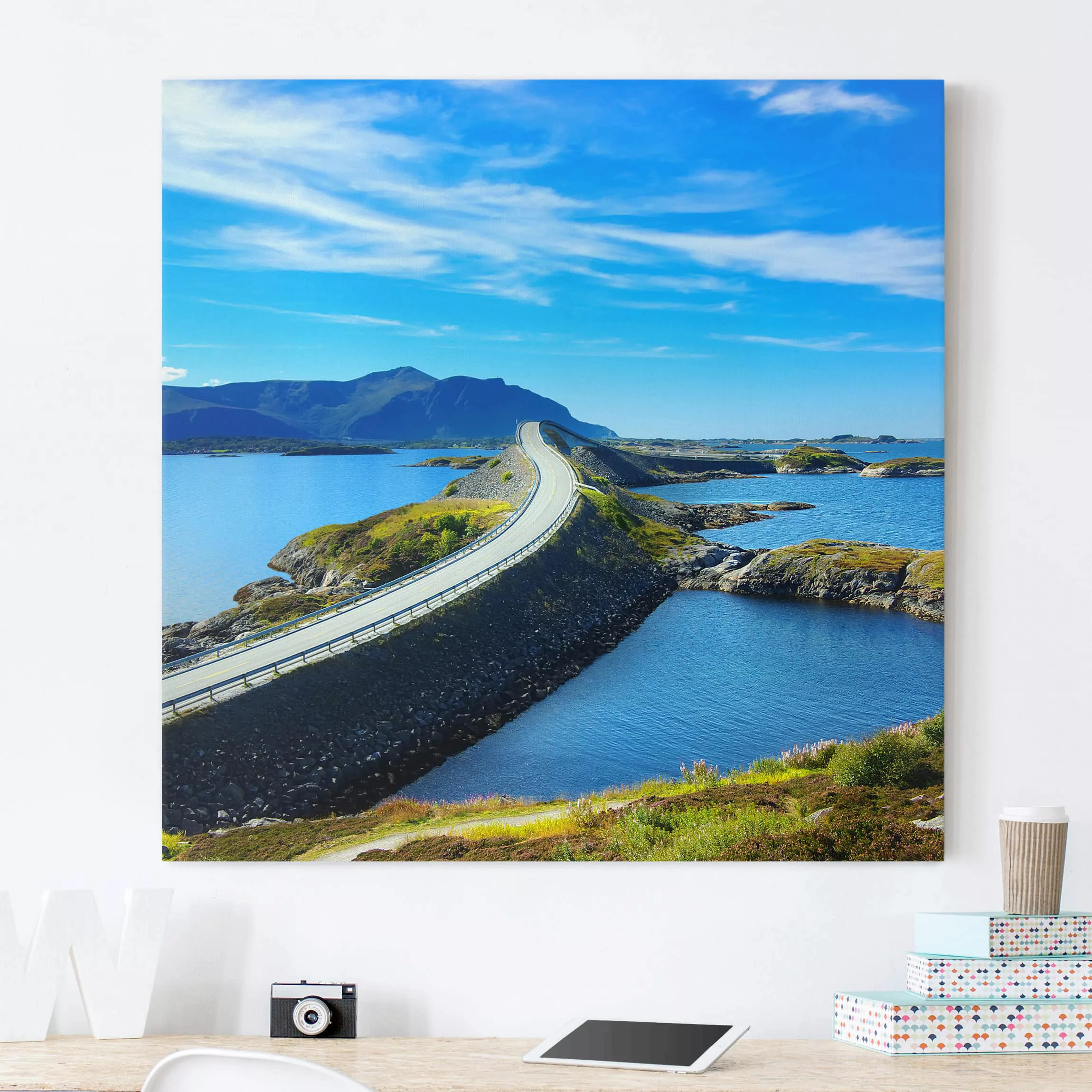 Leinwandbild Natur & Landschaft - Quadrat Crossing Norway günstig online kaufen