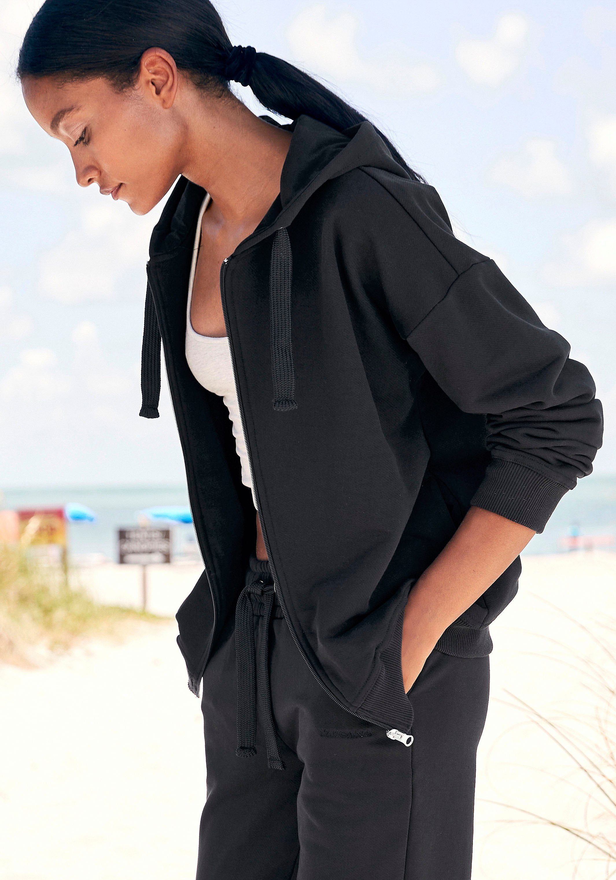 LASCANA Sweatjacke, aus organischer Baumwolle, Loungewear günstig online kaufen