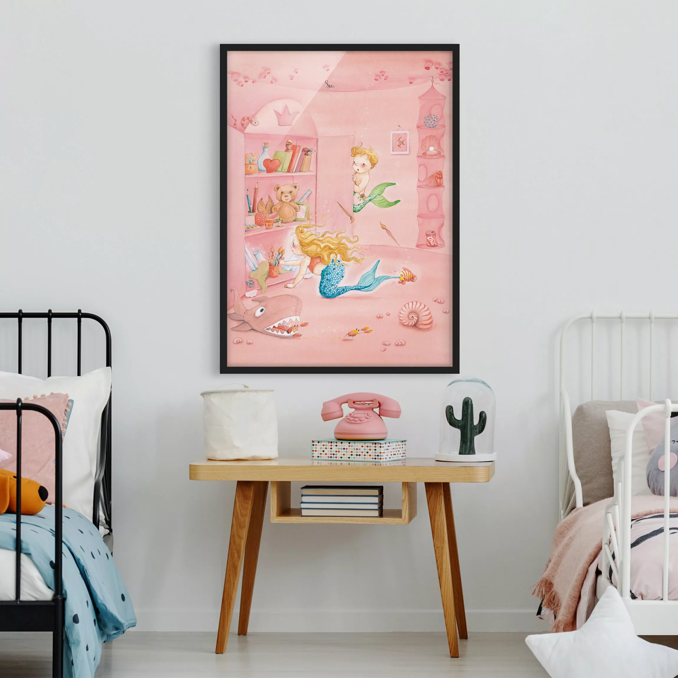 Bild mit Rahmen Kinderzimmer - Hochformat Matilda die kleine Meerjungfrau - günstig online kaufen