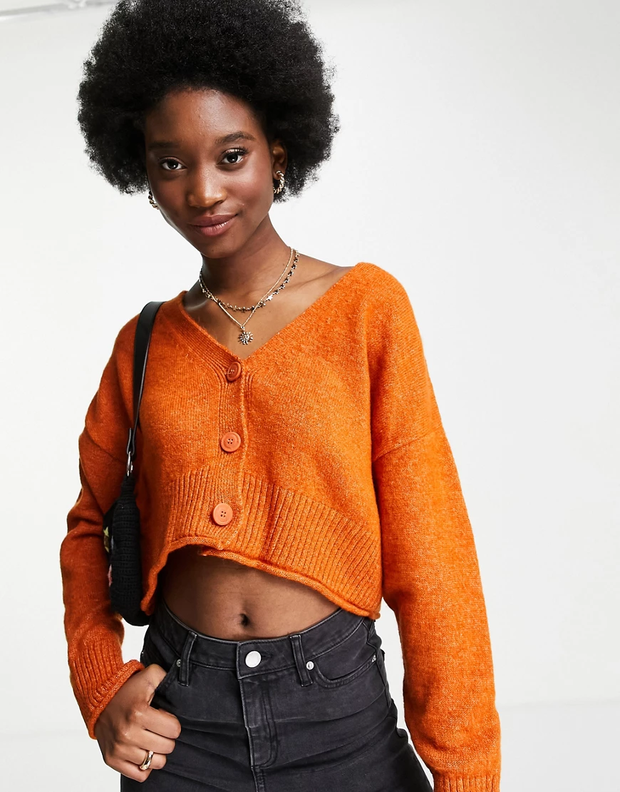 Stradivarius – Kurz geschnittene Strickjacke in Orange günstig online kaufen