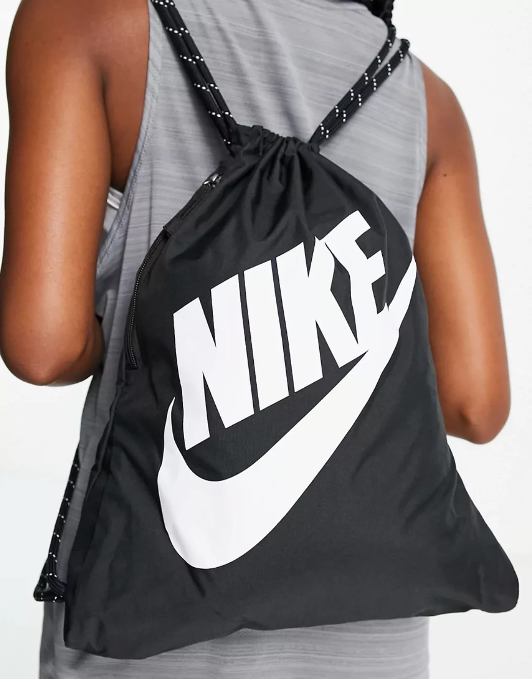 Nike – Rucksack in Schwarz mit Kordelzug günstig online kaufen