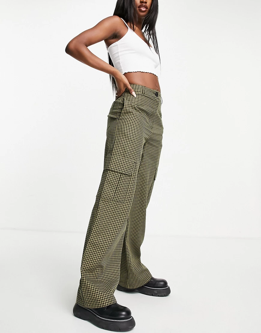 Topshop – Karierte Hose in Khaki mit weitem Bein und Utility-Taschen-Grün günstig online kaufen