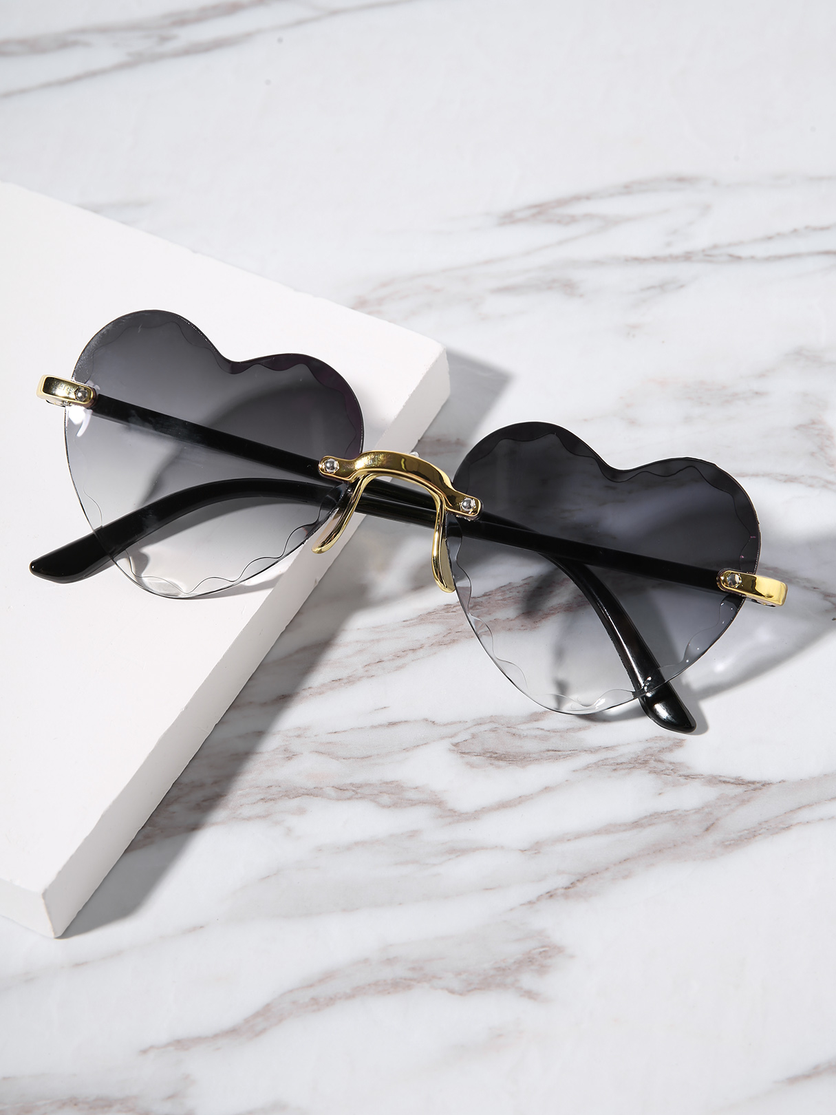 Randlose Sonnenbrille in Herzform günstig online kaufen