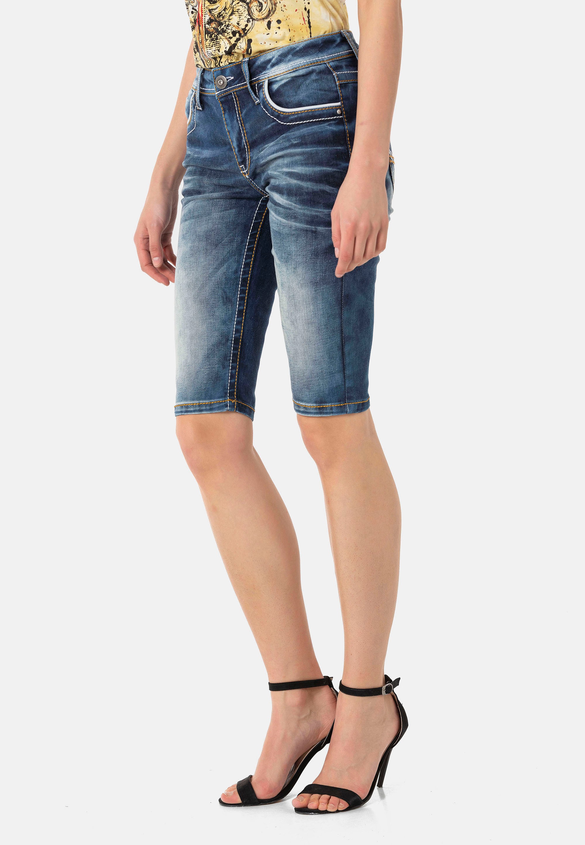 Cipo & Baxx Shorts, mit kontrastfarbenen Nähten günstig online kaufen