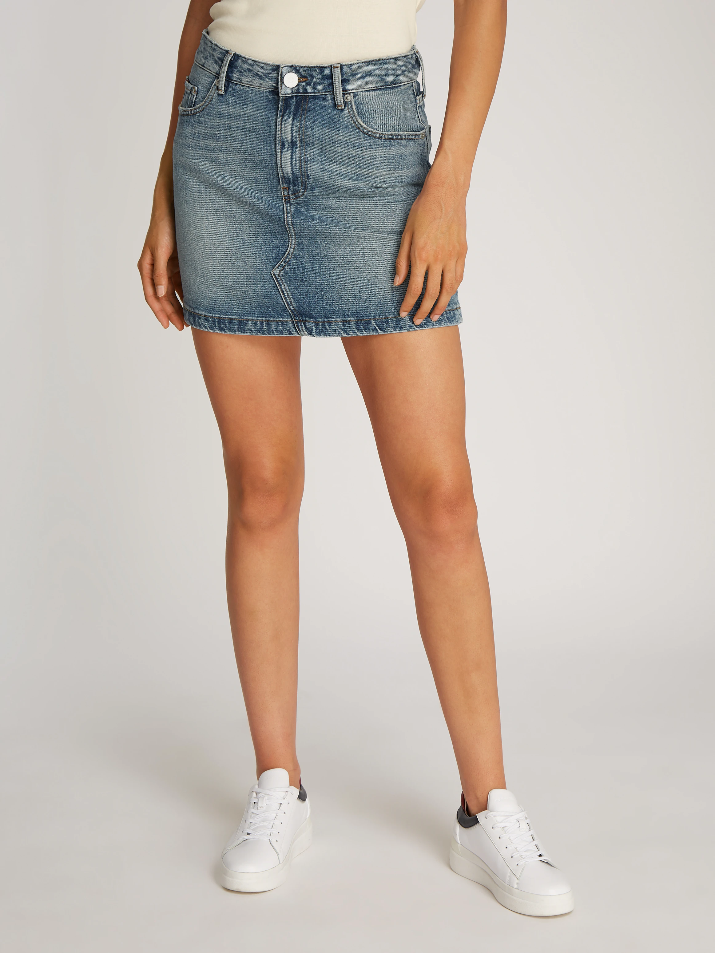 Tommy Hilfiger Jeansrock "DNM MINI SKIRT HW", in heller Waschung, mit Logo- günstig online kaufen