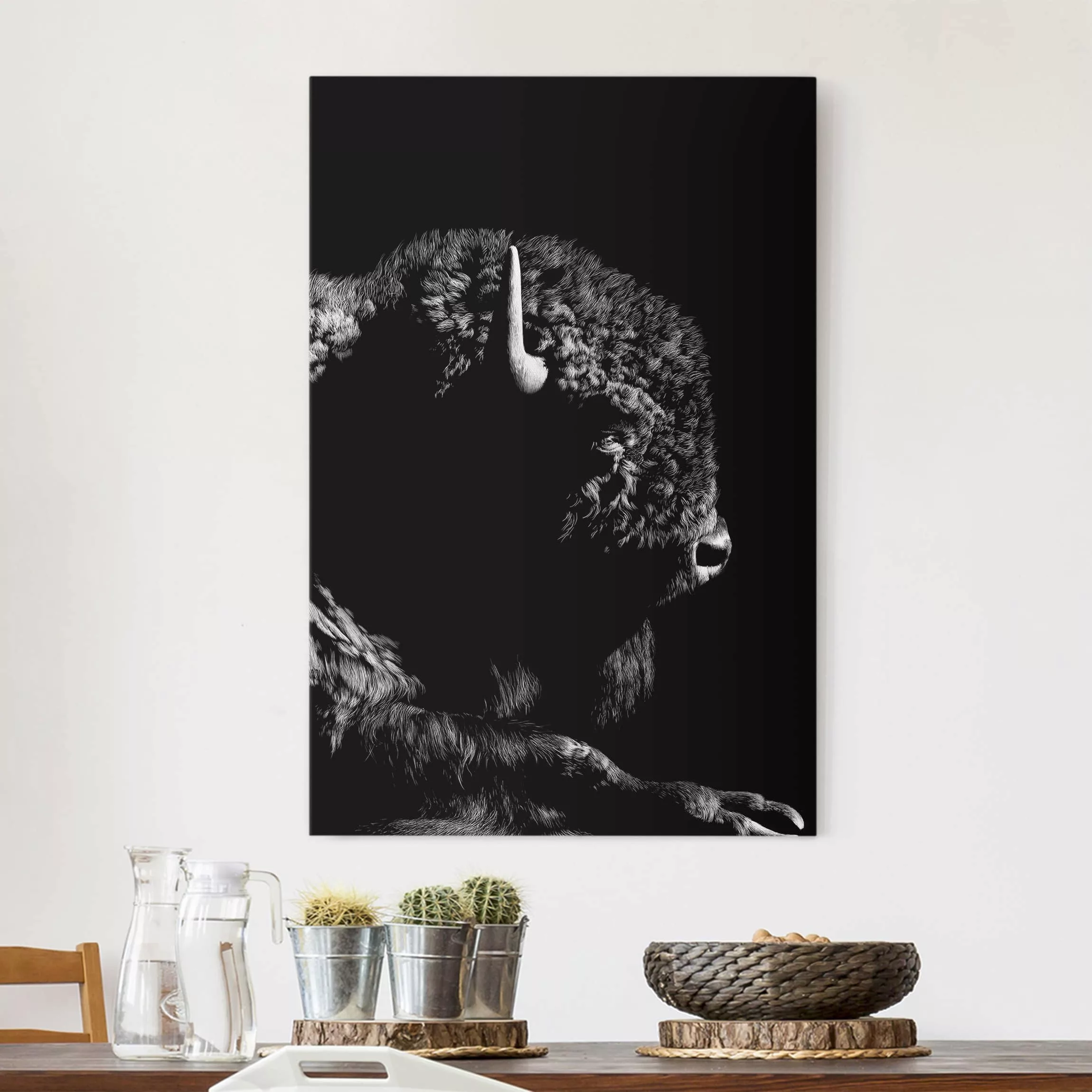 Leinwandbild Schwarz-Weiß - Hochformat Bison vor Schwarz günstig online kaufen