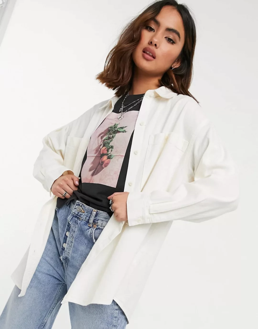 Monki – Allison – Oversize-Jeanshemd aus Bio-Baumwolle in Ecru-Weiß günstig online kaufen