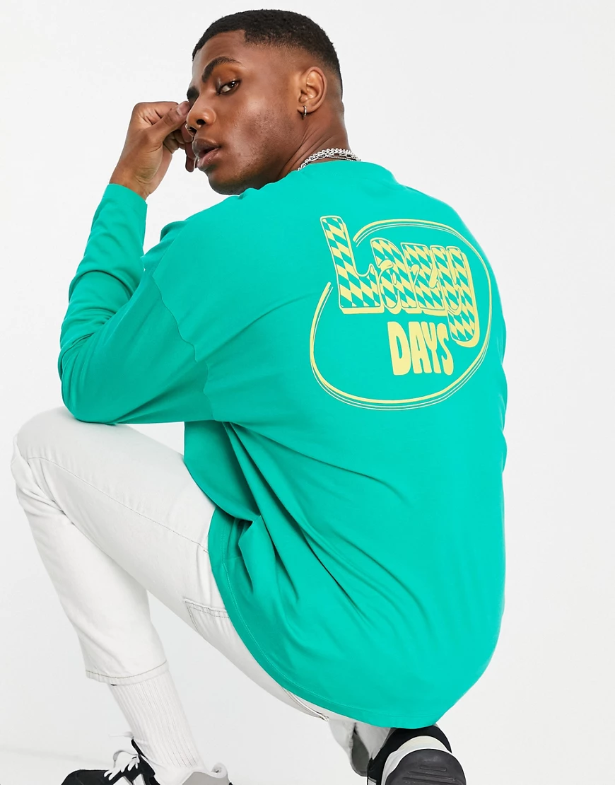 ASOS DESIGN – Langärmliges Oversize-Shirt in Grün mit Grafikprint auf dem R günstig online kaufen