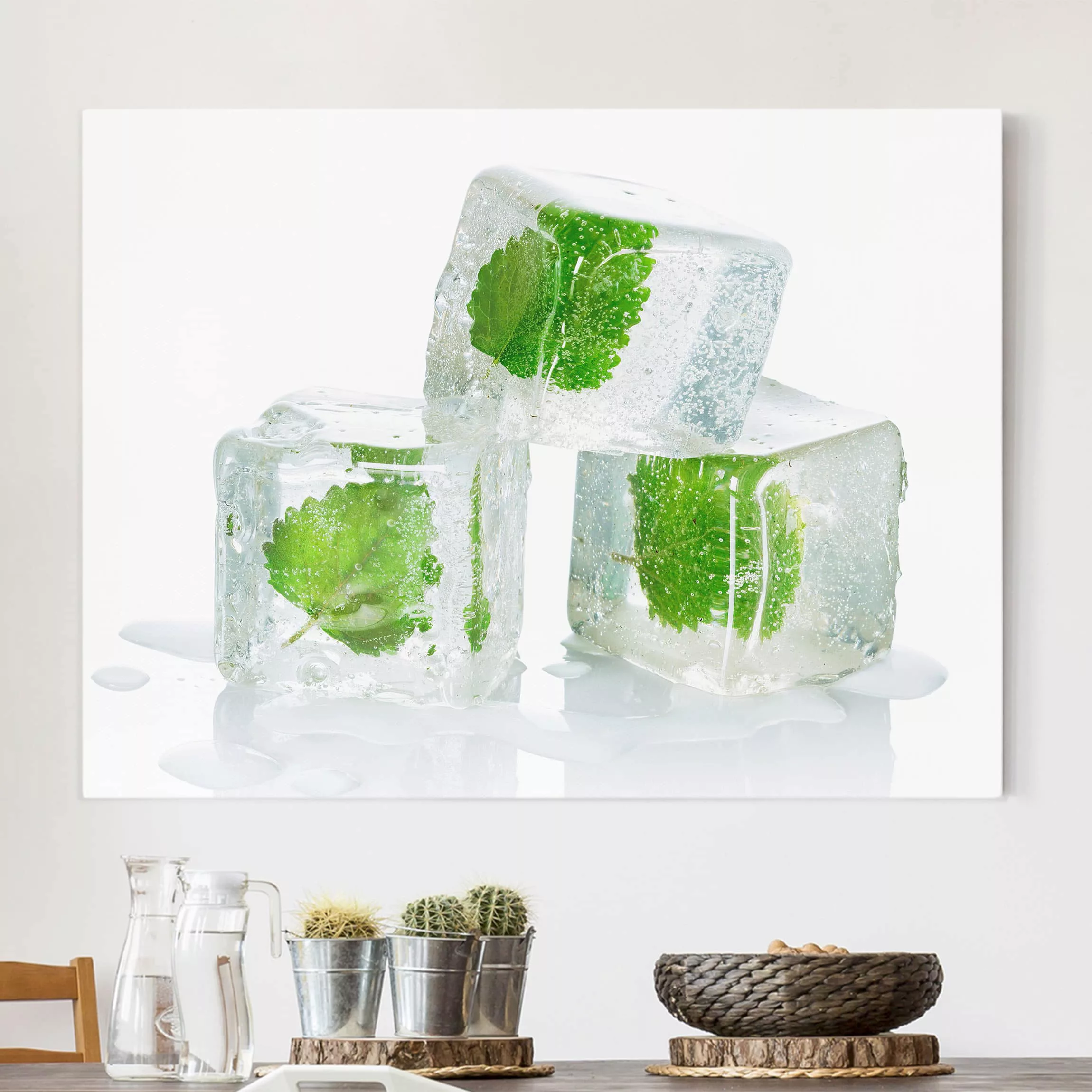 Leinwandbild Küche - Querformat Drei Eiswürfel mit Melisse günstig online kaufen