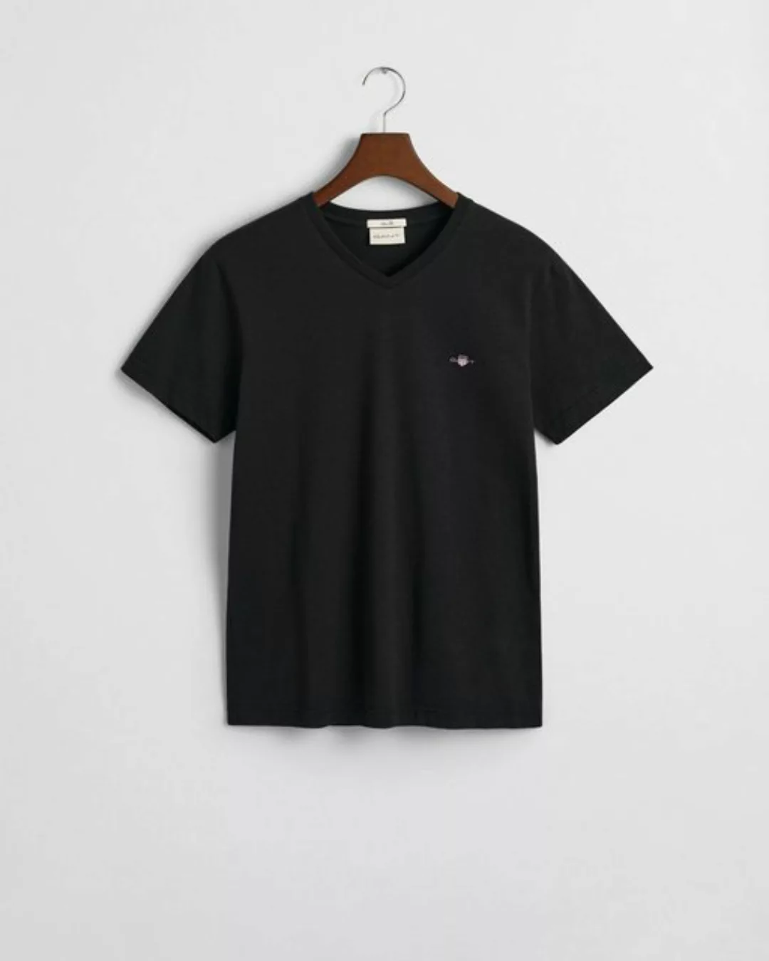 Gant T-Shirt SLIM SHIELD V-NECK T-SHIRT mit einer kleinen Logostickerei auf günstig online kaufen