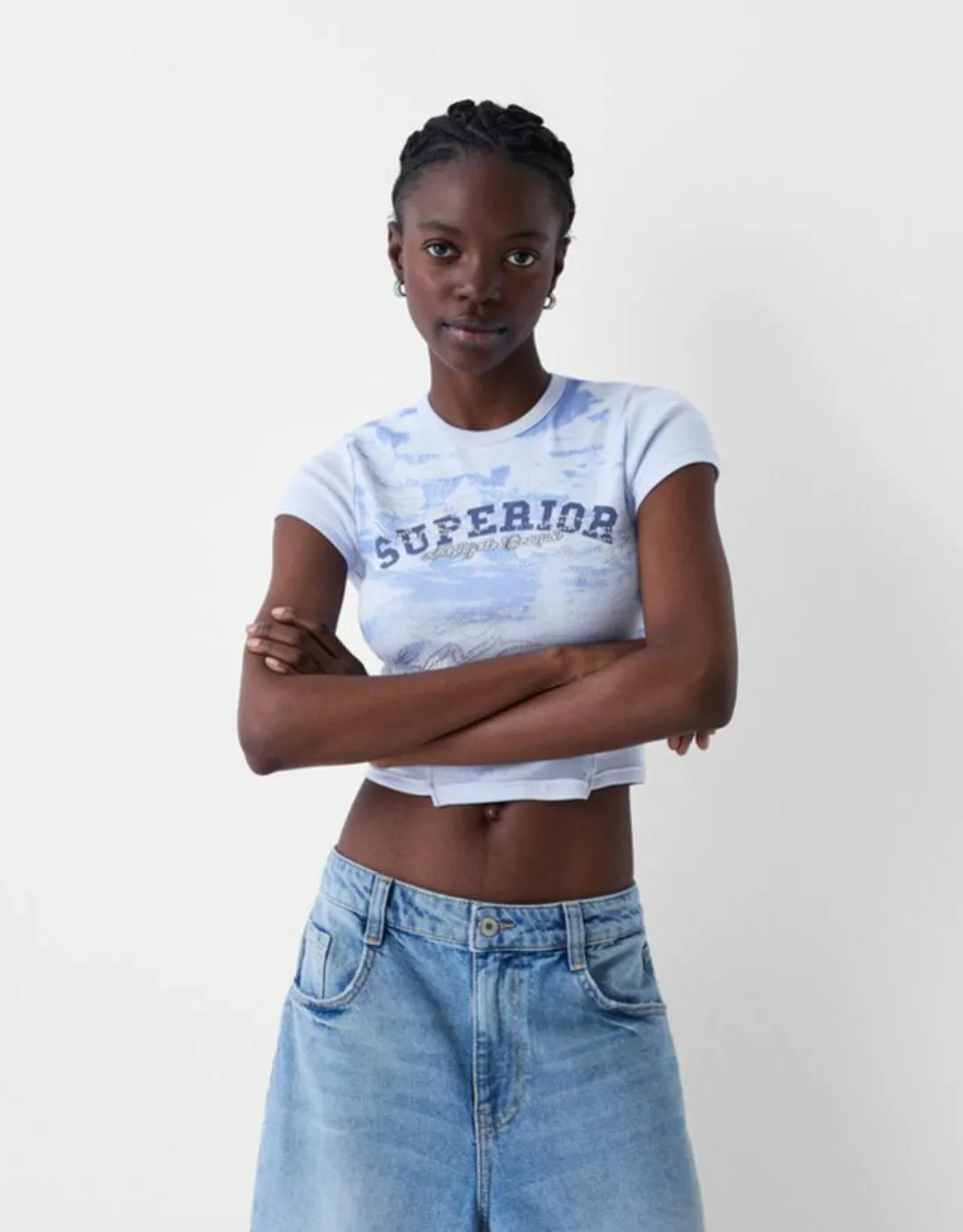 Bershka T-Shirt Mit Kurzen Ärmeln Farblich Abgesetztem Rippenmuster Und Str günstig online kaufen
