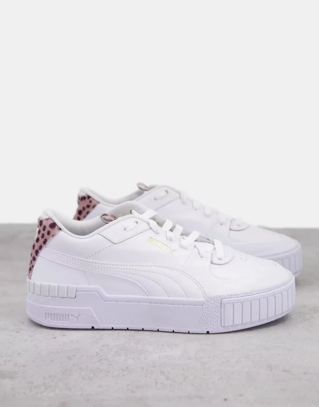 Puma – Cali Sport – Sneaker in Weiß mit Gepardenmuster günstig online kaufen