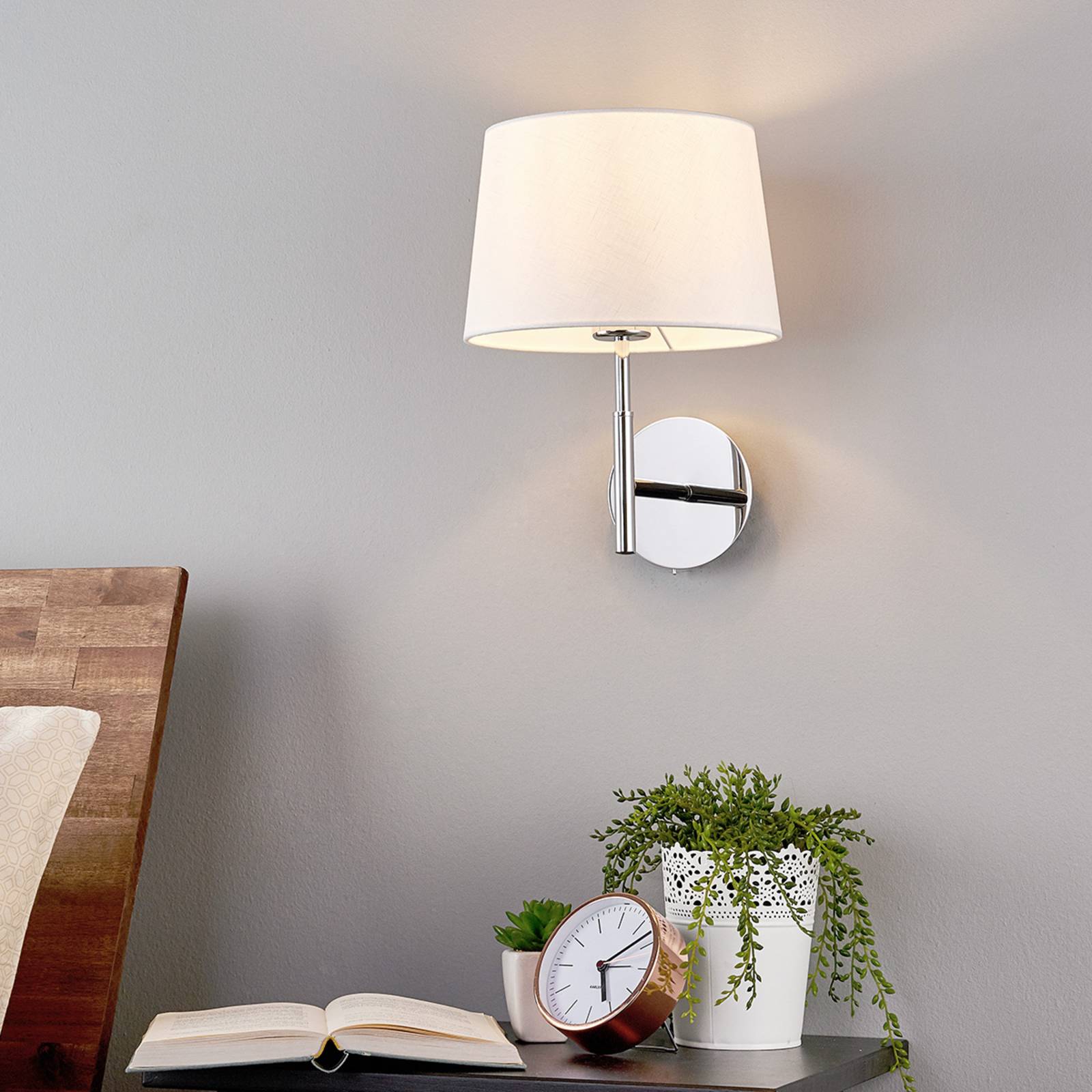 Wandlampe Dorothea mit weißem Stoffschirm günstig online kaufen