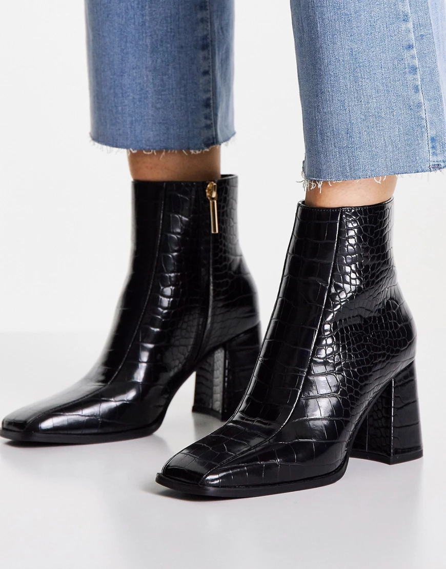 Miss Selfridge – Buzz – Stiefel mit schwarzem Kroko-Design und Reißverschlu günstig online kaufen