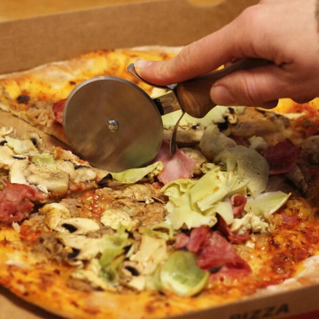 Pizzaschneider/pizzaroller Aus Olivenholz günstig online kaufen