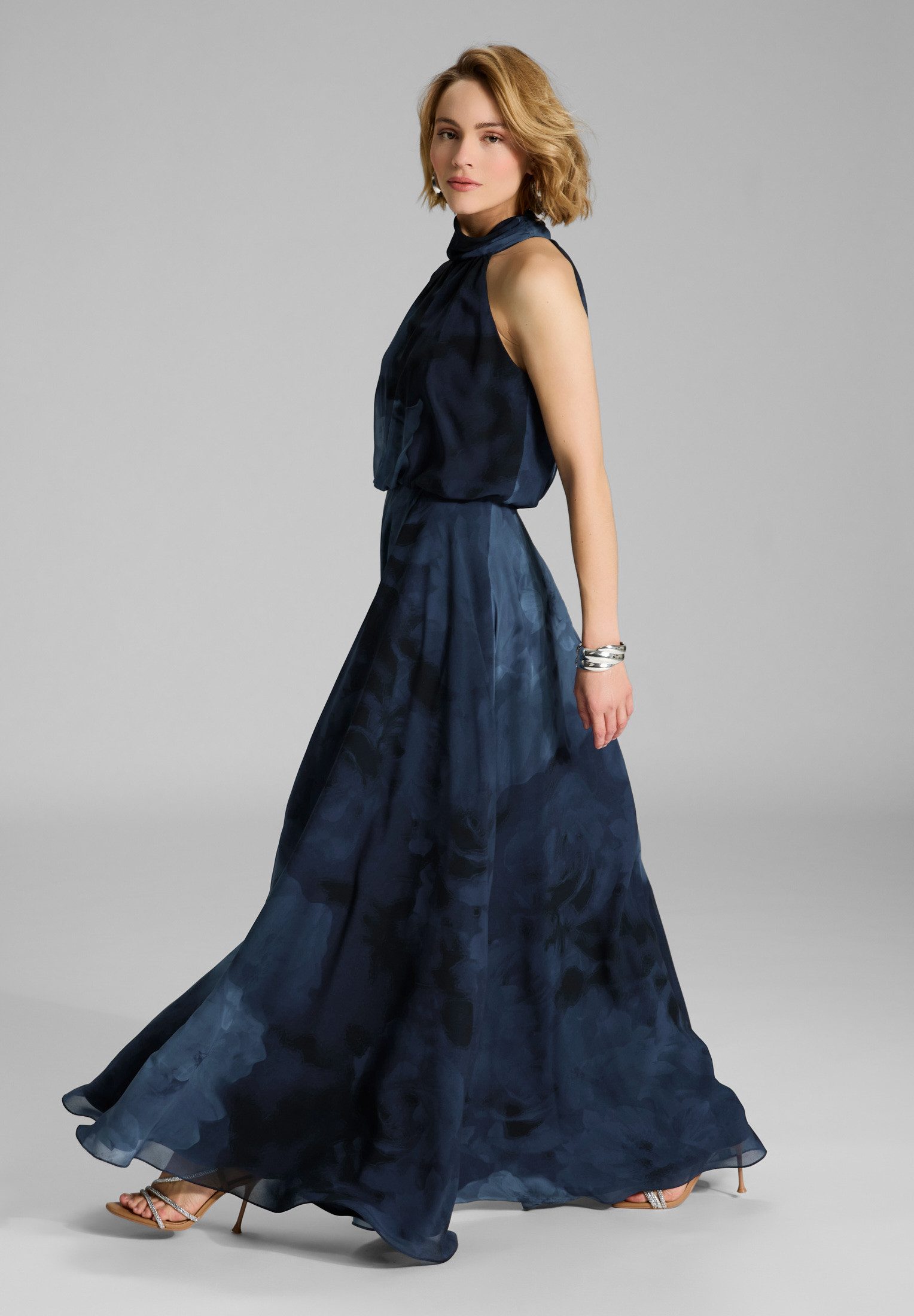 SWING Abendkleid Taillierter Schnitt mit fließendem günstig online kaufen