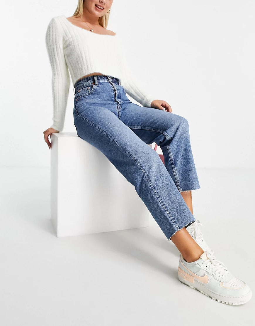 Pull&Bear – Jeans mit geradem, kurzem Schnitt in Blau günstig online kaufen