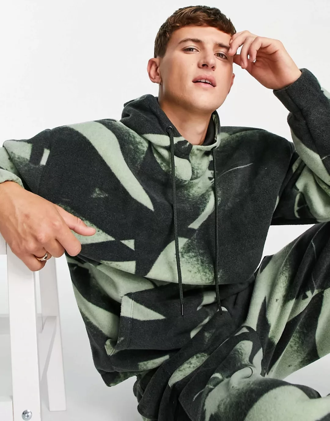 ASOS DESIGN – Oversize-Kapuzenpullover aus Polarfleece mit durchgehendem Mi günstig online kaufen