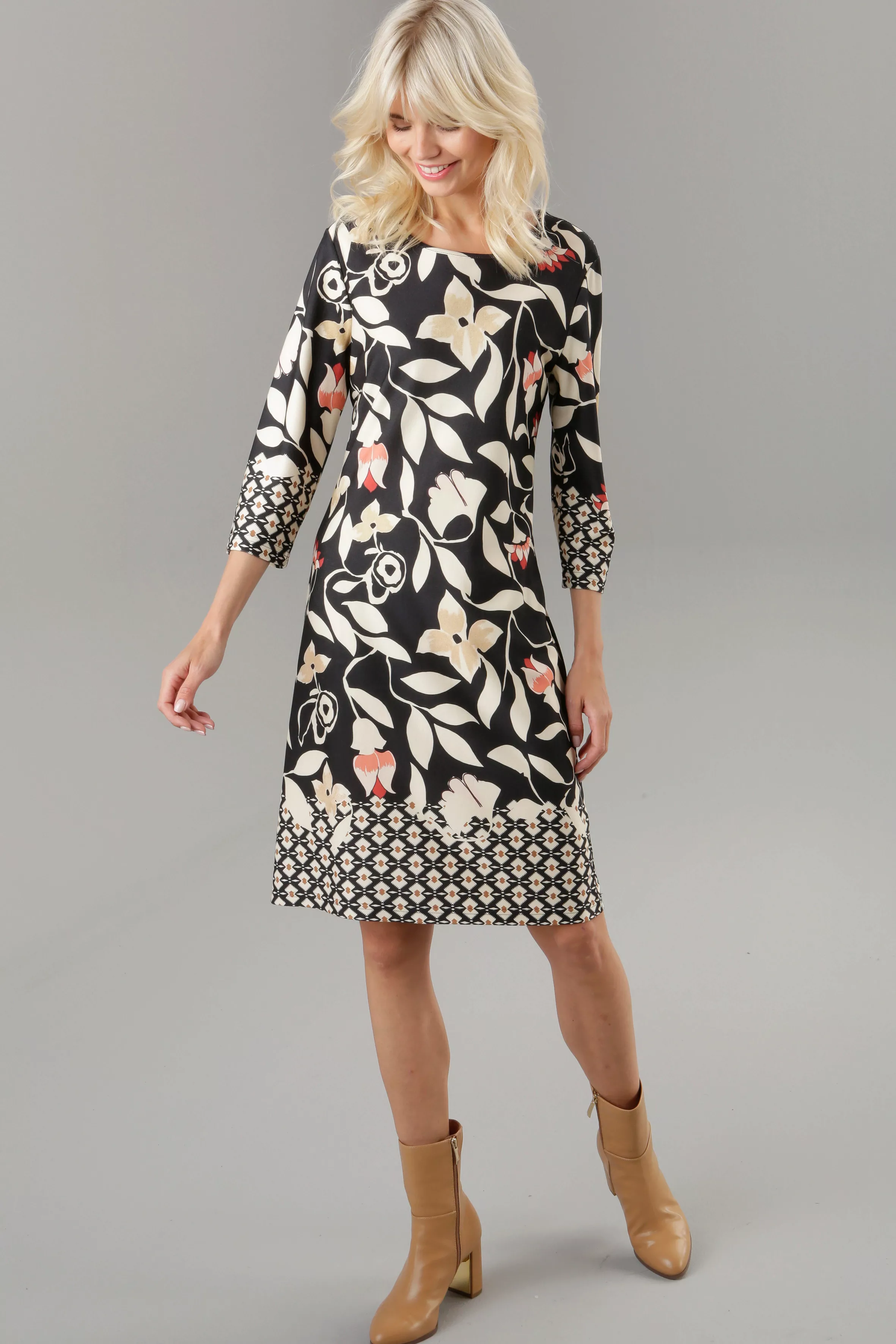 Aniston SELECTED Jerseykleid, mit gemusterten Bordüren günstig online kaufen