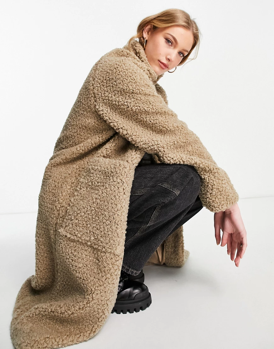 Selected Femme – Langer Teddyfell-Mantel in Beige mit Oversize-Taschen und günstig online kaufen