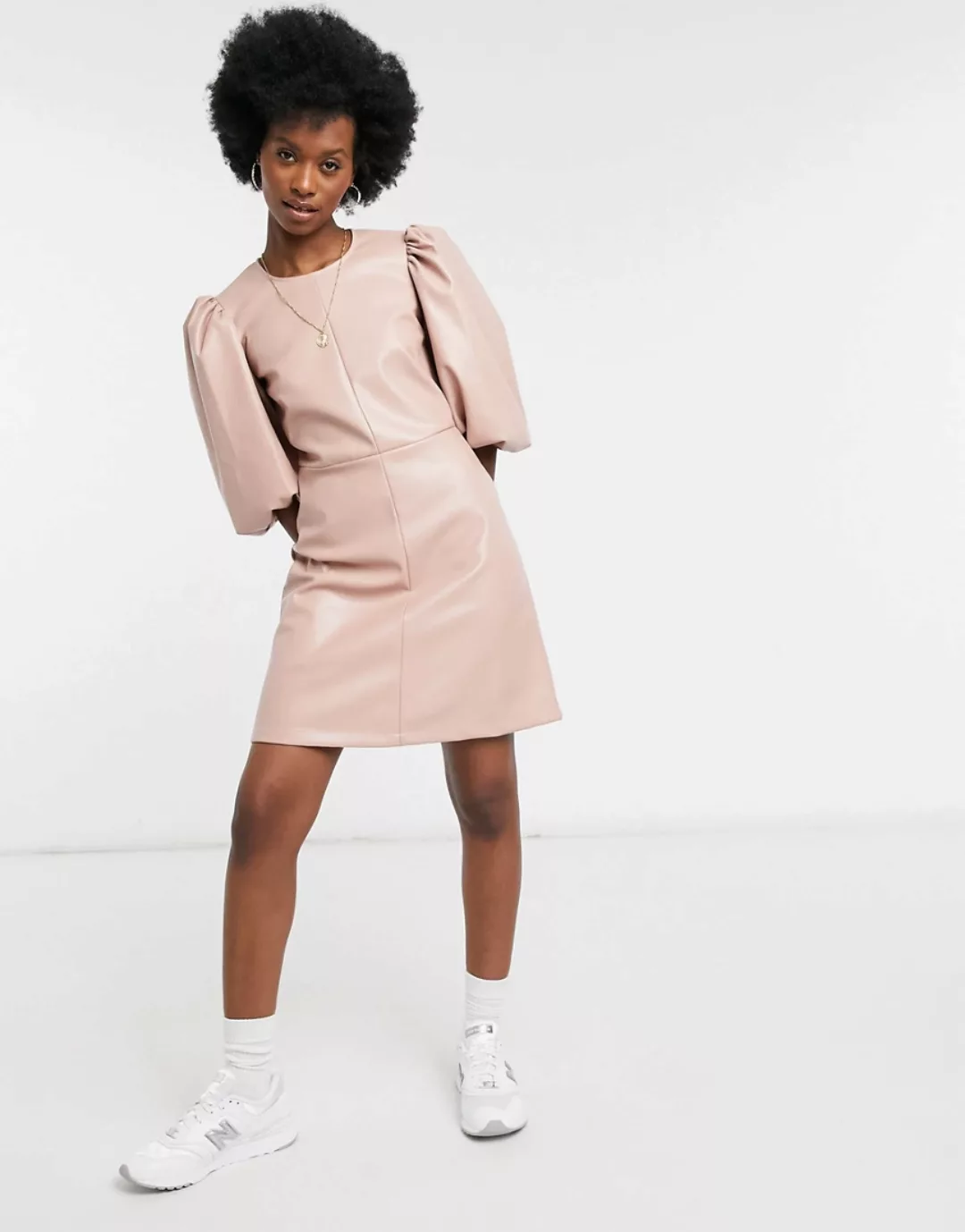 Closet London – Minikleid aus PU in Taupe mit strukturierten Ärmeln-Braun günstig online kaufen