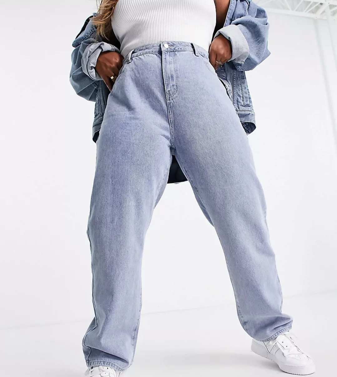 In The Style Plus x Yasmine Chanel – Jeans mit geradem Schnitt in Blau günstig online kaufen