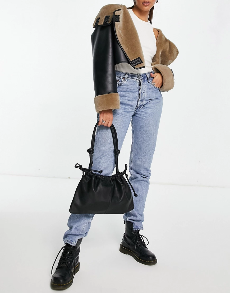 Topshop – Schultertasche aus Leder in Schwarz mit Raffung günstig online kaufen