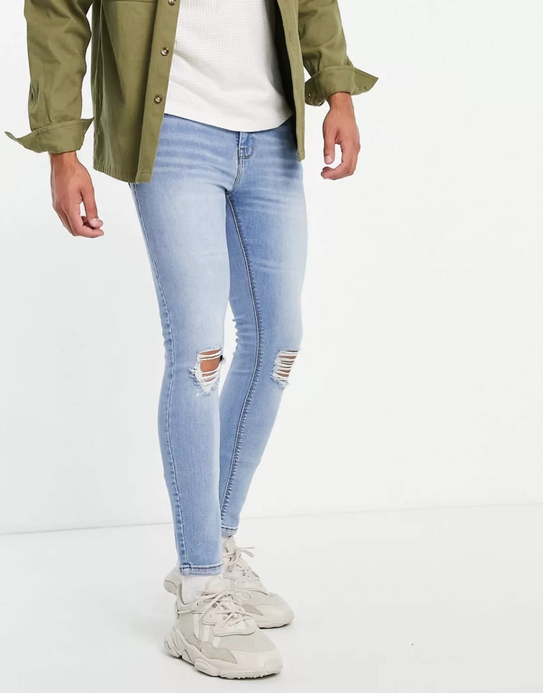 ASOS DESIGN – Hautenge Jeans mit Powerstretch in heller „Less Thirsty“-Wasc günstig online kaufen
