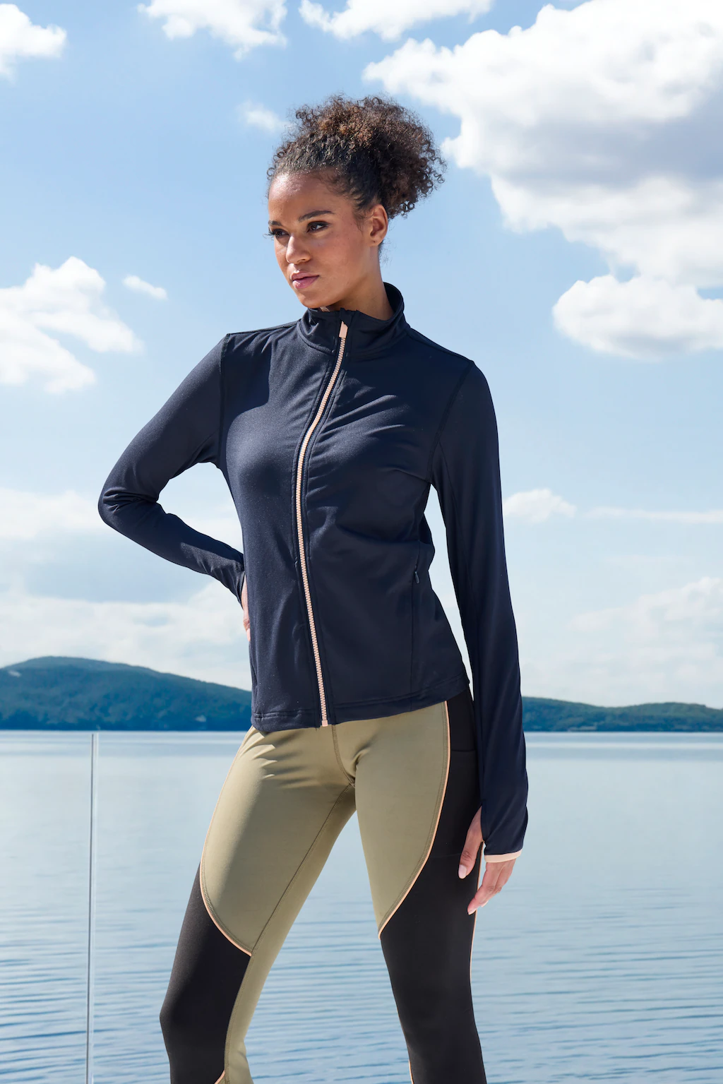 LASCANA ACTIVE Funktionsshirt "-Laufjacke", Loch für den Daumen am Ärmelsau günstig online kaufen