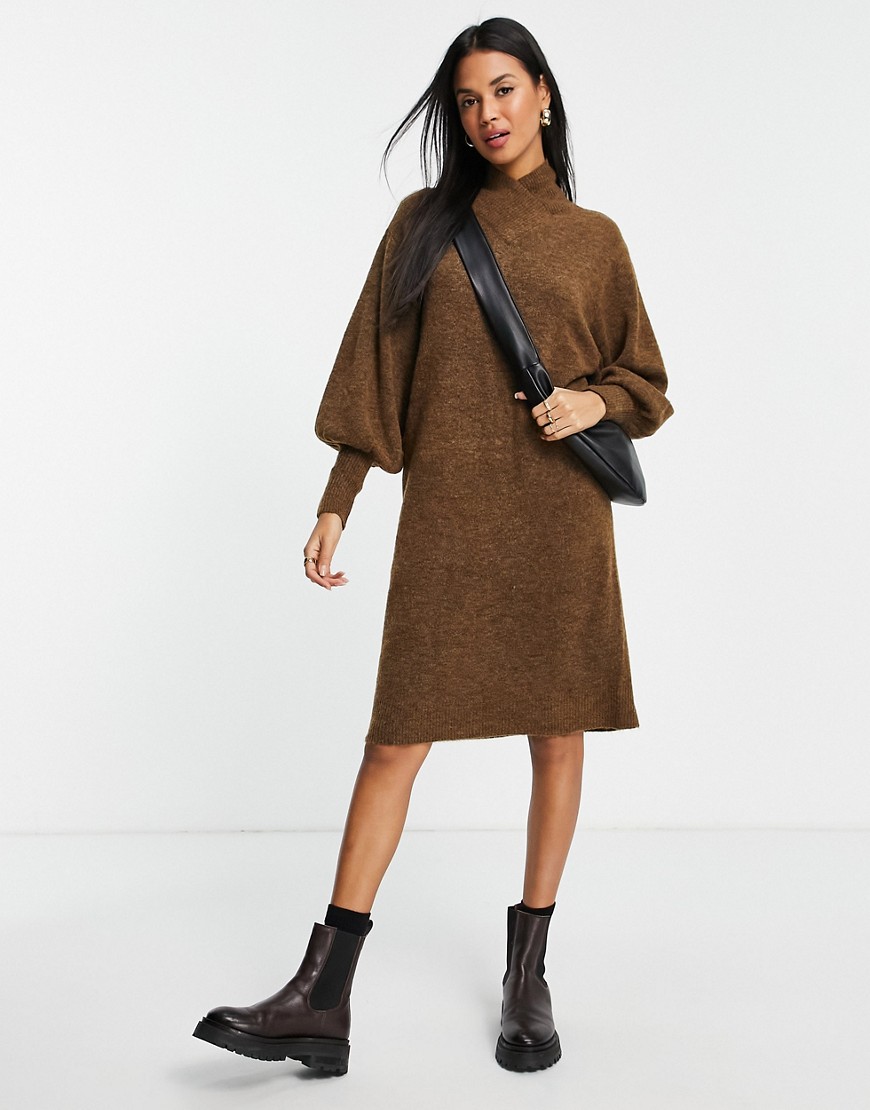 Vero Moda – Strickkleid in Braun mit Wickeldesign am Ausschnitt günstig online kaufen