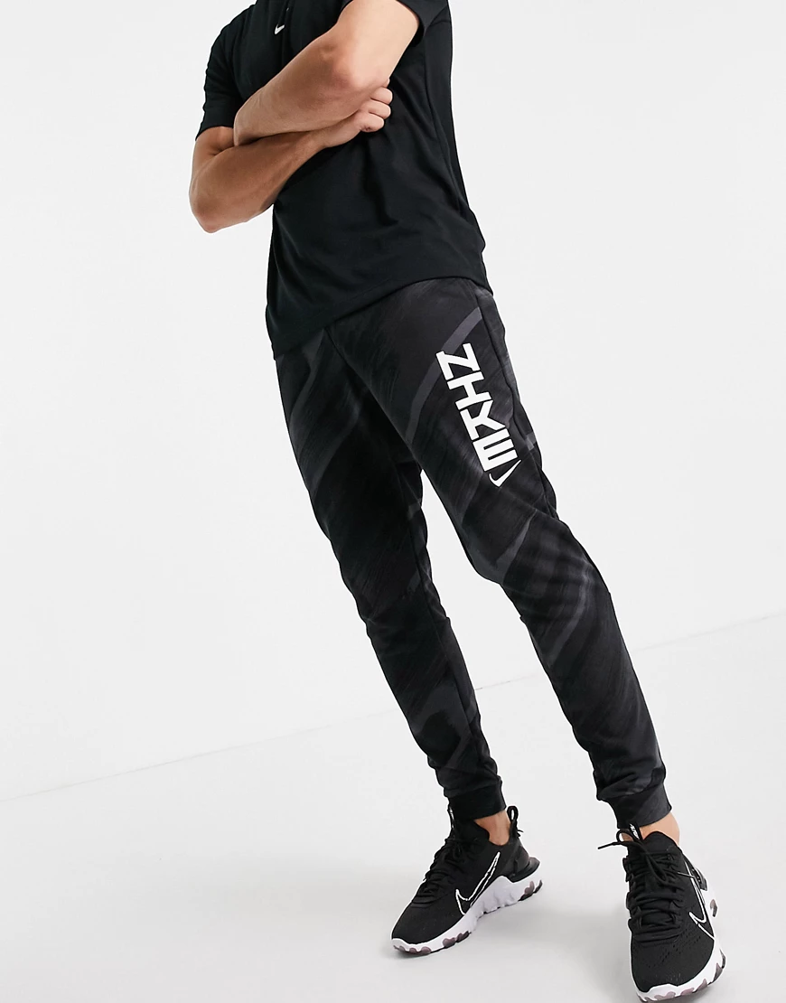 Nike Training – Sport Clash – Gemusterte Jogginghose in Schwarz günstig online kaufen