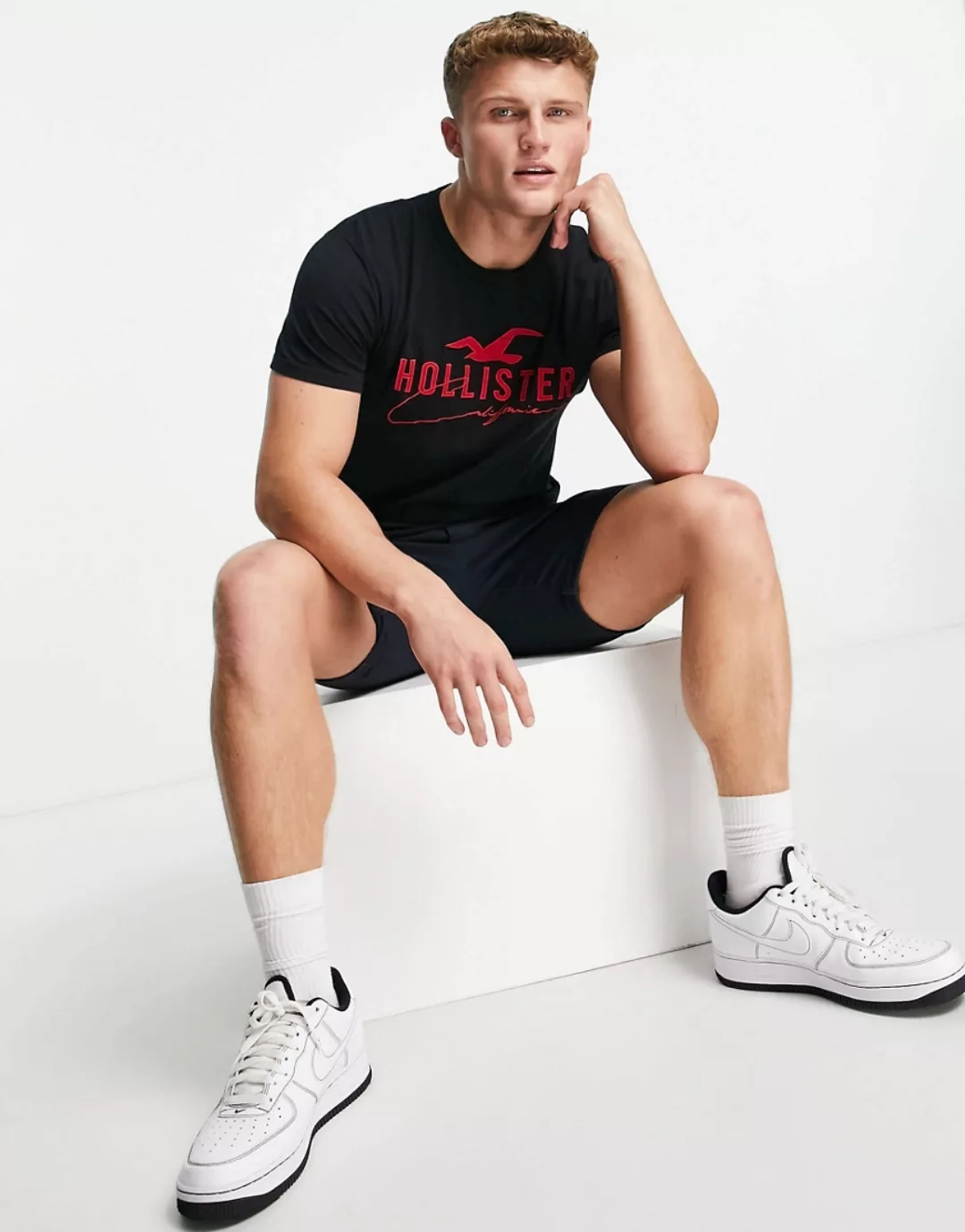 Hollister – Core Tech – T-Shirt mit Logo in Schwarz-Weiß günstig online kaufen