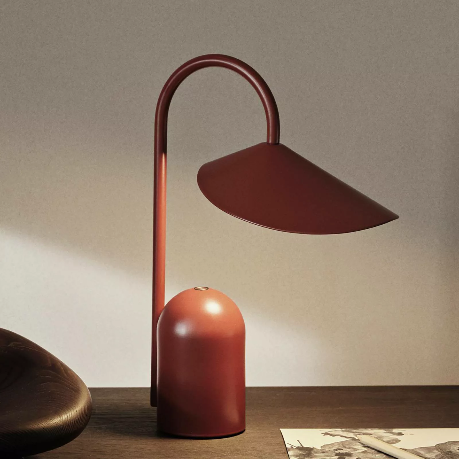 ferm LIVING LED-Akku-Tischleuchte Arum, rot, dimmbar, IP44 günstig online kaufen