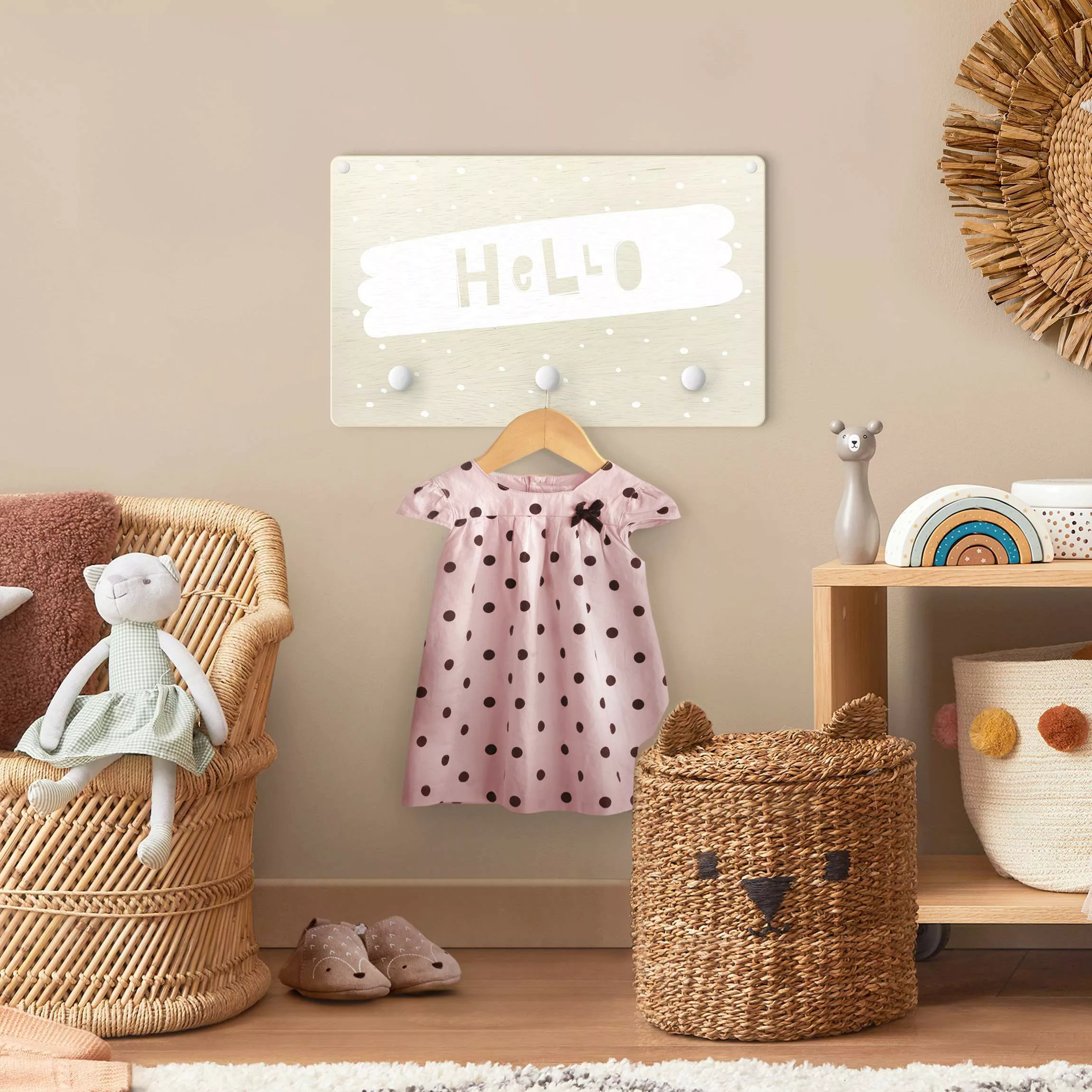 Kindergarderobe Holz Spruch Hello auf Pinselstrich Weiß günstig online kaufen