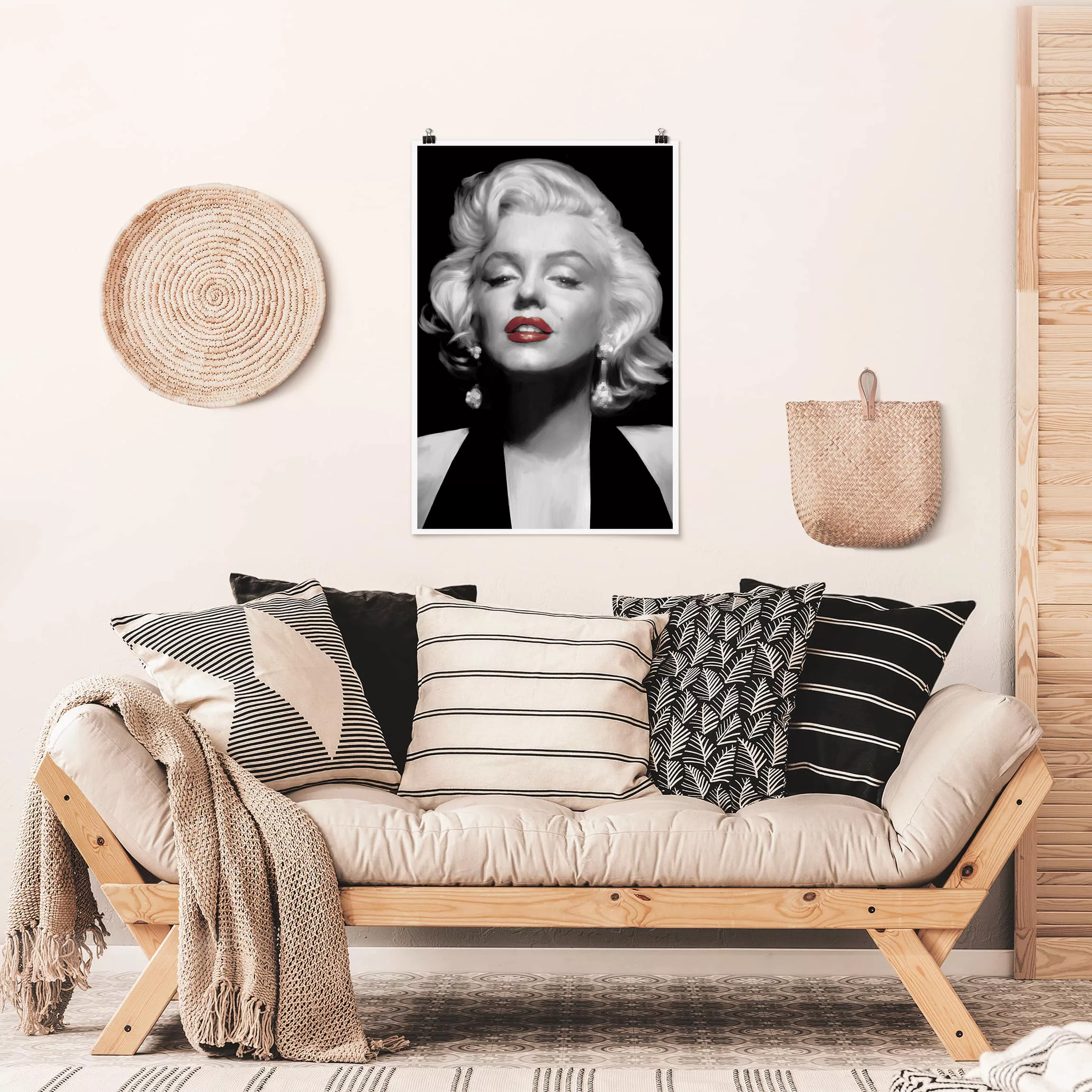 Poster Schwarz-Weiß - Hochformat Marilyn mit roten Lippen günstig online kaufen