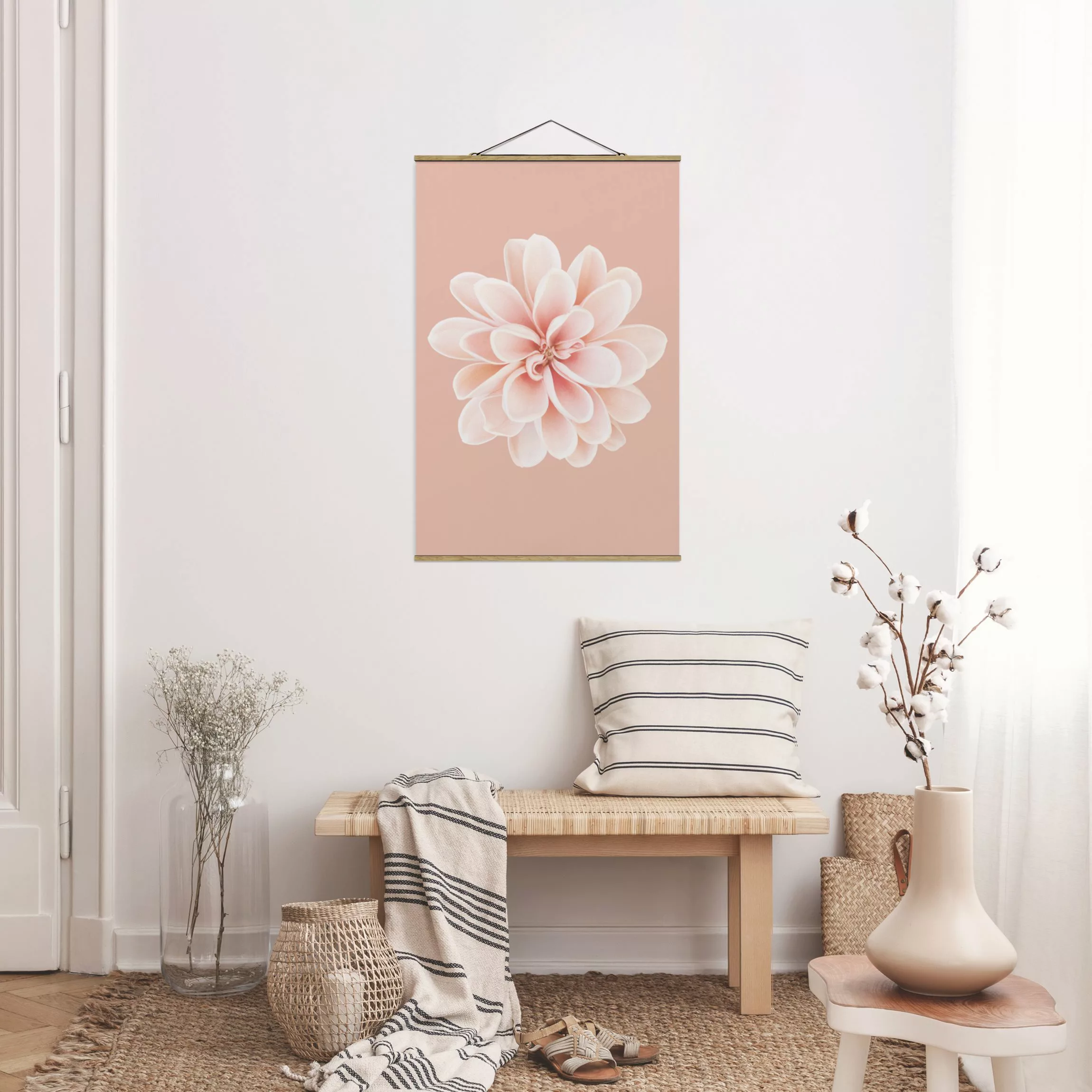 Stoffbild mit Posterleisten Dahlie Rosa Pastell Weiß Zentriert günstig online kaufen
