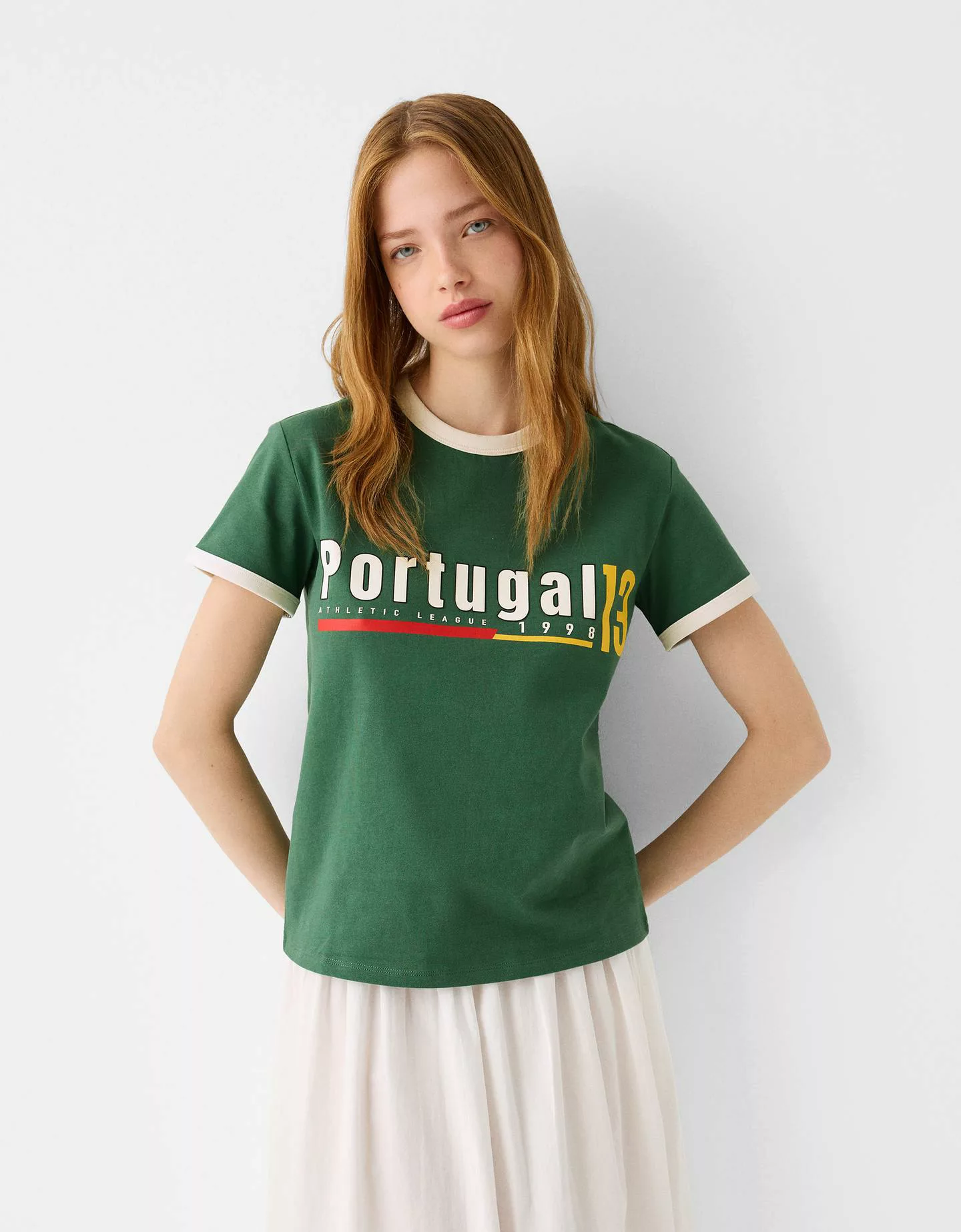 Bershka Sportliches Kurzarm-T-Shirt Mit Kontrasten Damen Xs Grün günstig online kaufen