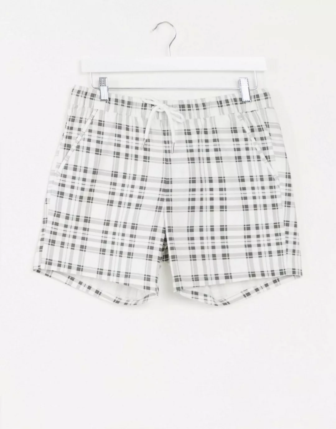 ASOS DESIGN – Enge, karierte Shorts-Braun günstig online kaufen