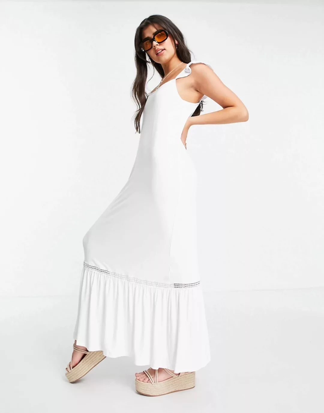 ASOS DESIGN – Maxi-Sommerkleid in Weiß mit Spitzeneinsatz und Rüschenärmeln günstig online kaufen
