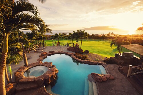 Papermoon Fototapete »LUXUS-HAUS-POOL PALMEN WIESE STRAND MEER SONNE INSEL« günstig online kaufen