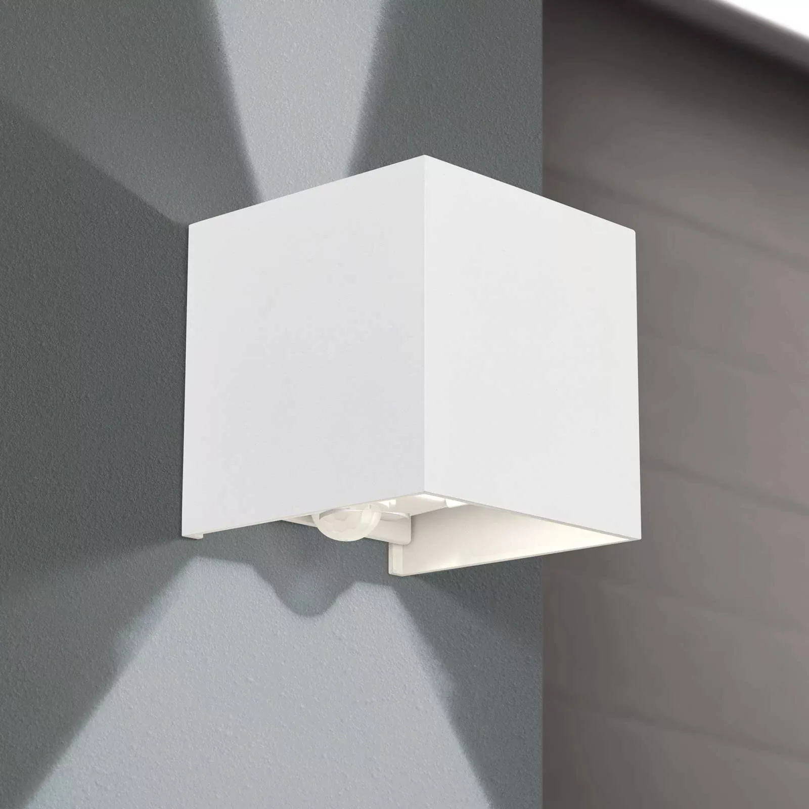 LED-Außenwandleuchte Cube-S, weiß, Metall, Bewegungsmelder günstig online kaufen