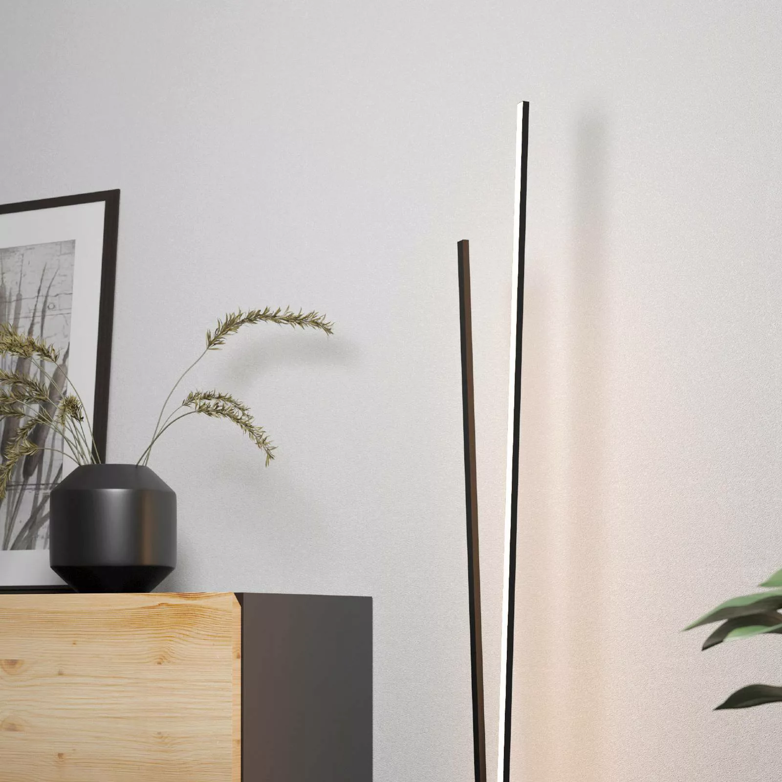 LED-Stehleuchte Panagria, schwarz mit Holzdetail günstig online kaufen
