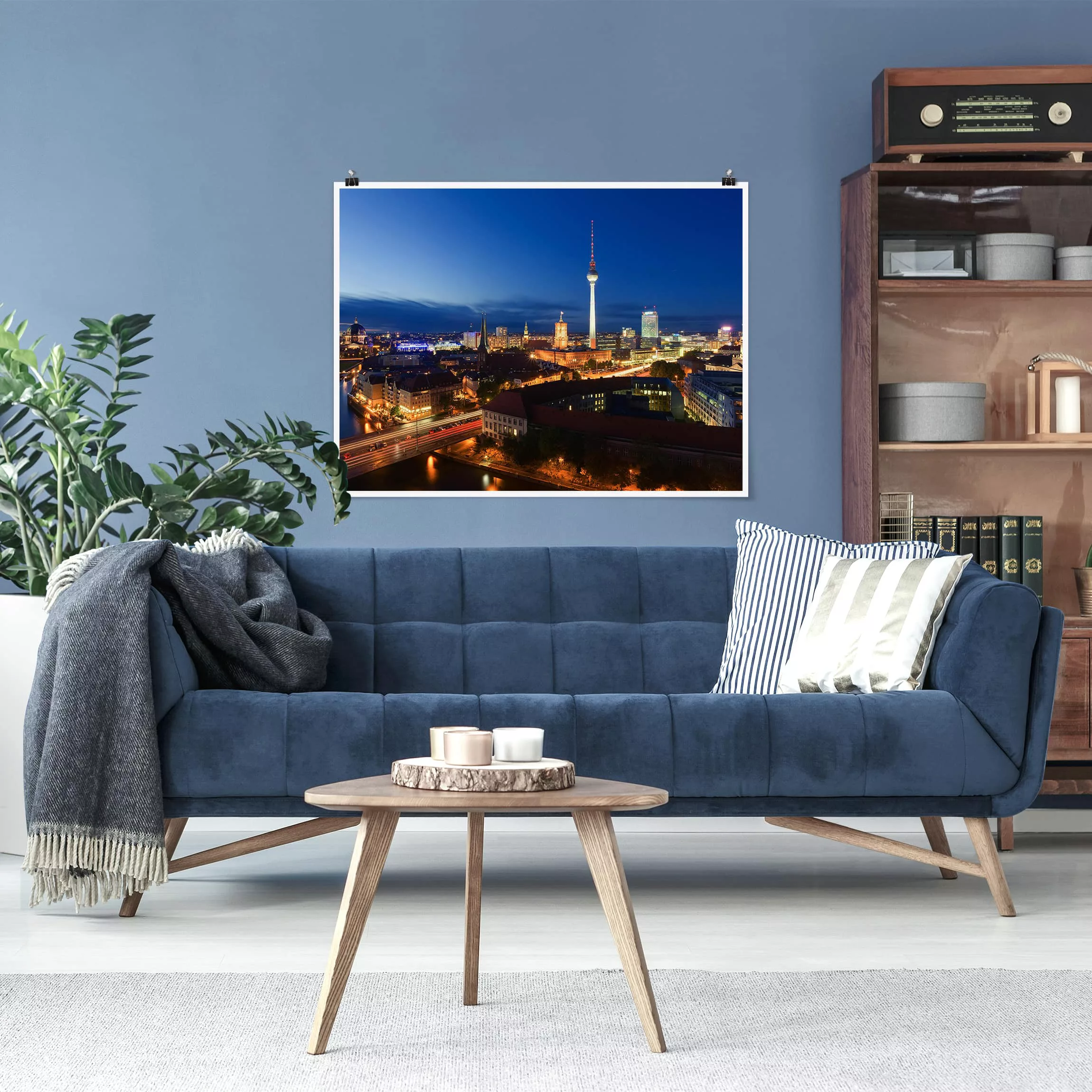 Poster Architektur & Skyline - Querformat Fernsehturm bei Nacht günstig online kaufen
