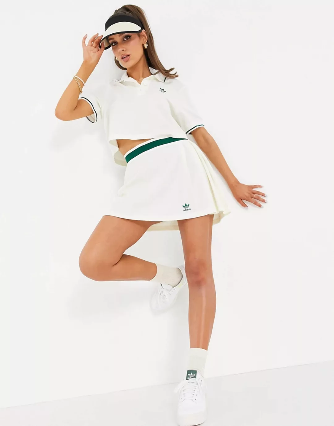 adidas Originals – Tennis Luxe – Faltenrock mit Logo in gebrochenem Weiß günstig online kaufen