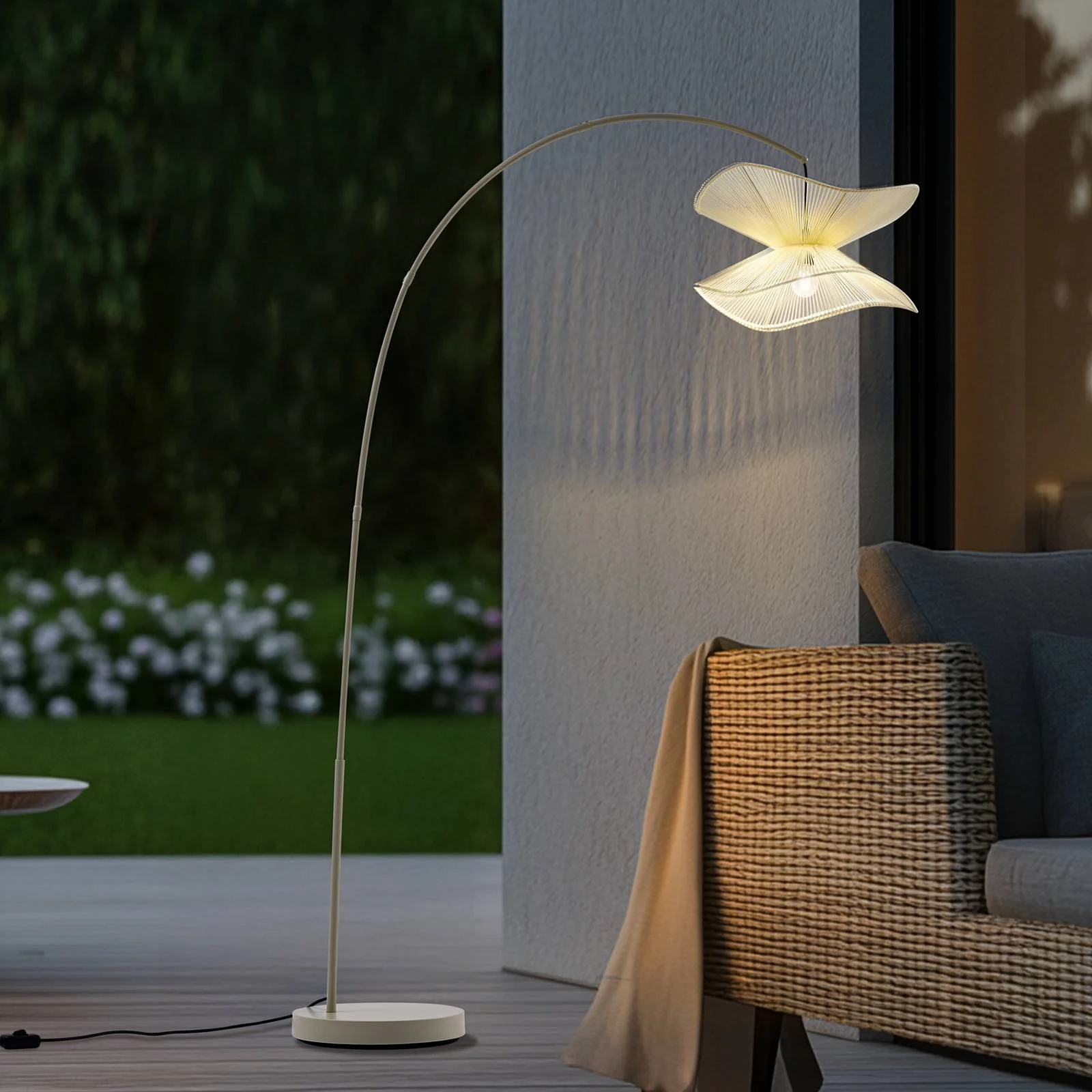 Lindby Außenstehlampe Valdorin, beige, 199 cm, IP44 günstig online kaufen