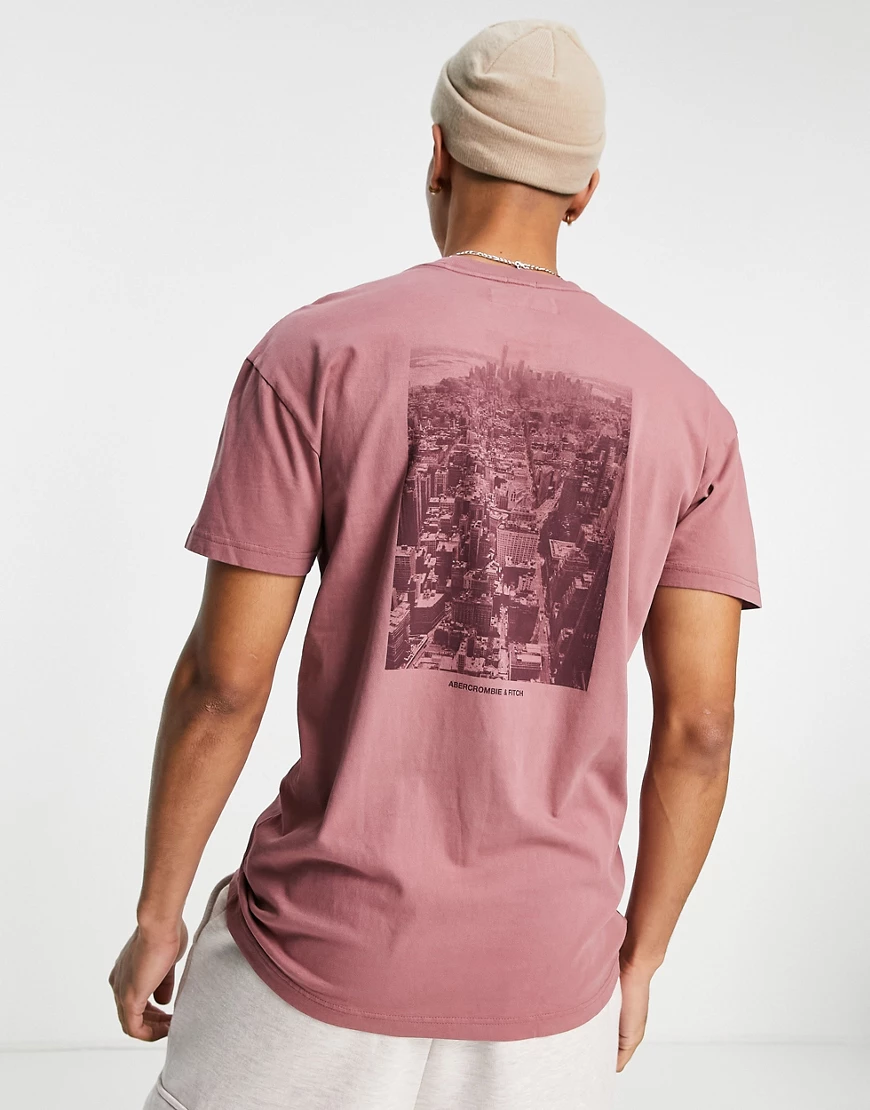 Abercrombie & Fitch – T-Shirt in Rot mit City-Logo günstig online kaufen