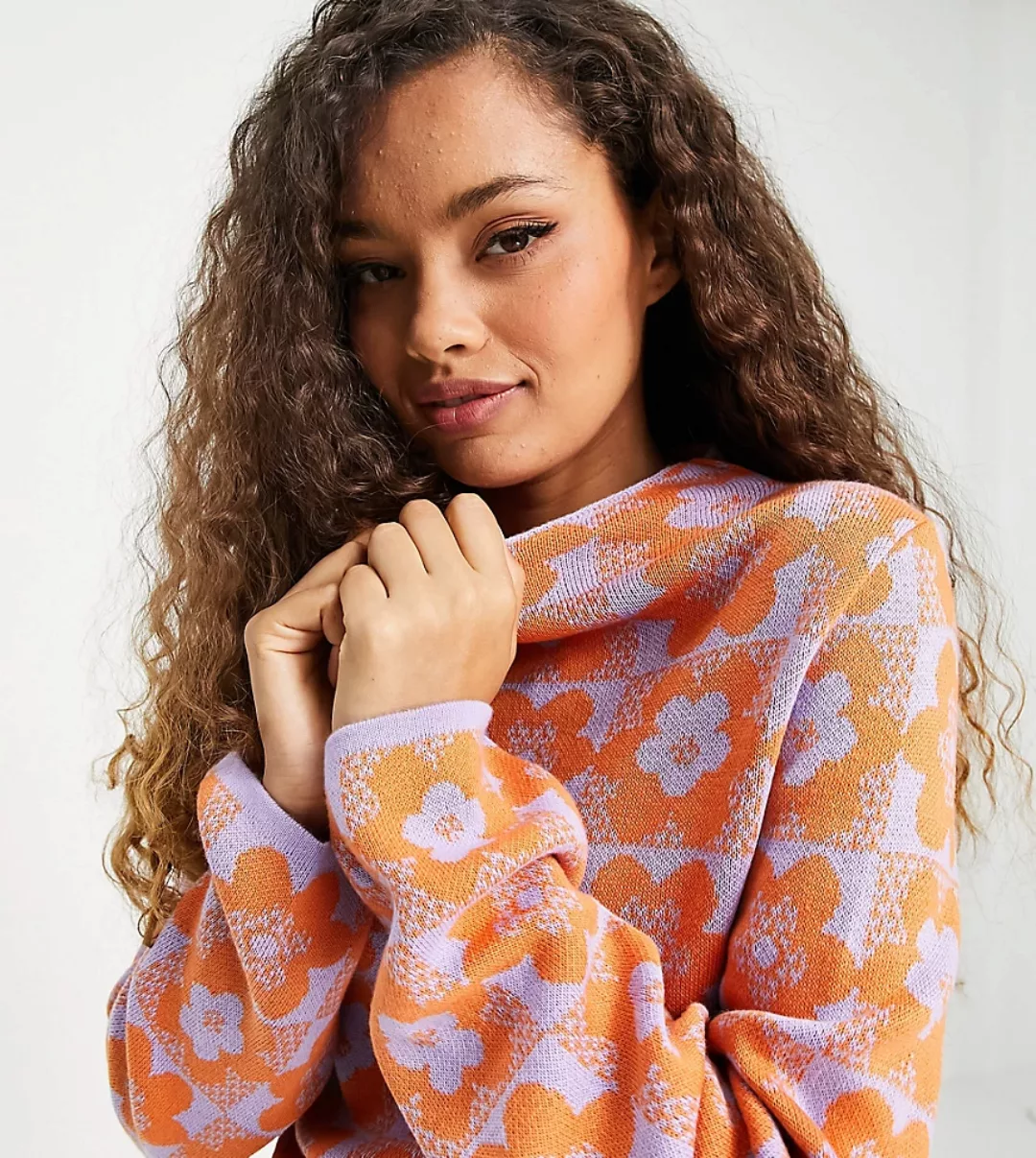 ASOS DESIGN Petite – Hochgeschlossener Pullover in Flieder mit geblümtem Sc günstig online kaufen