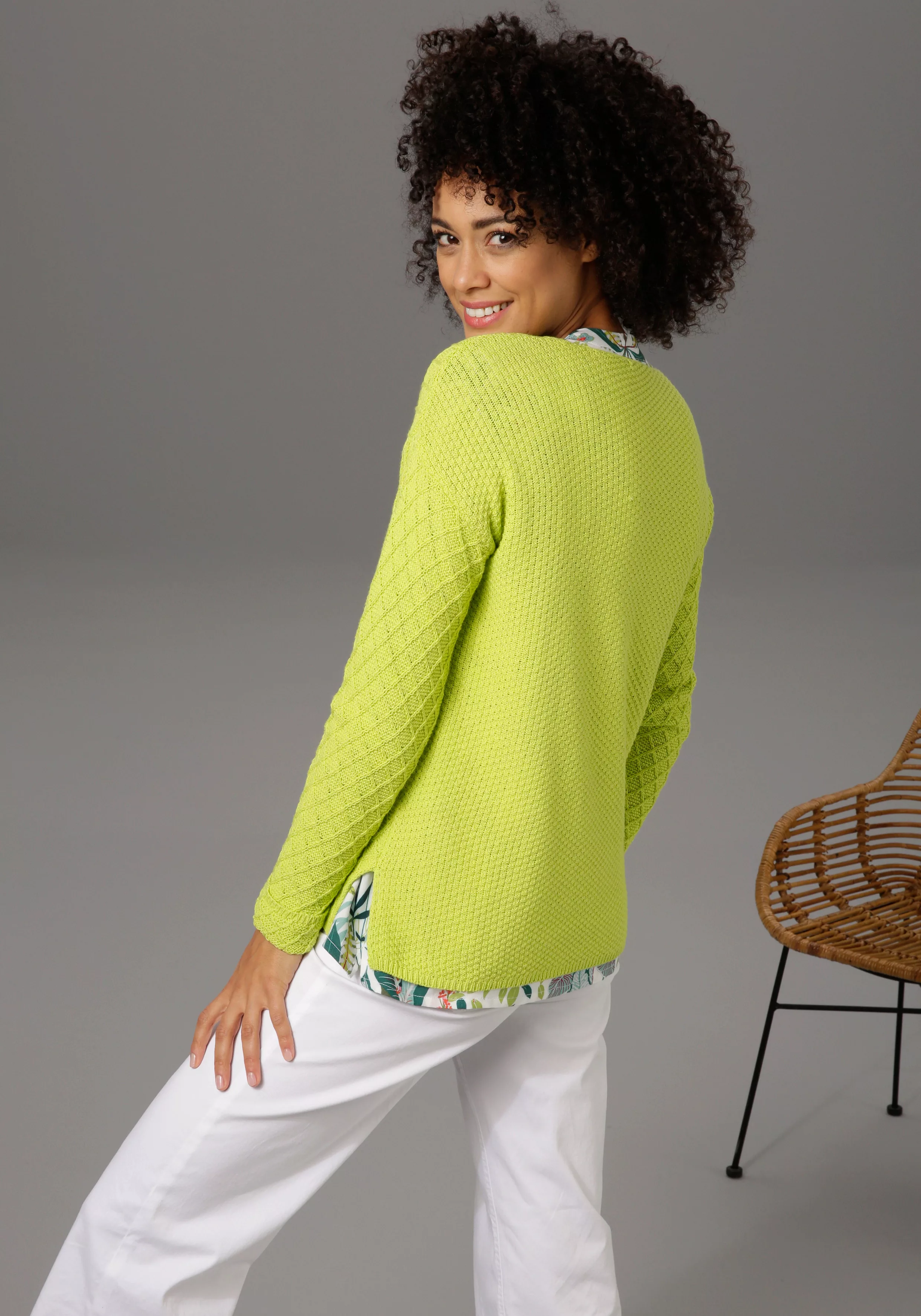 Aniston CASUAL V-Ausschnitt-Pullover im trendigen Mustermix günstig online kaufen