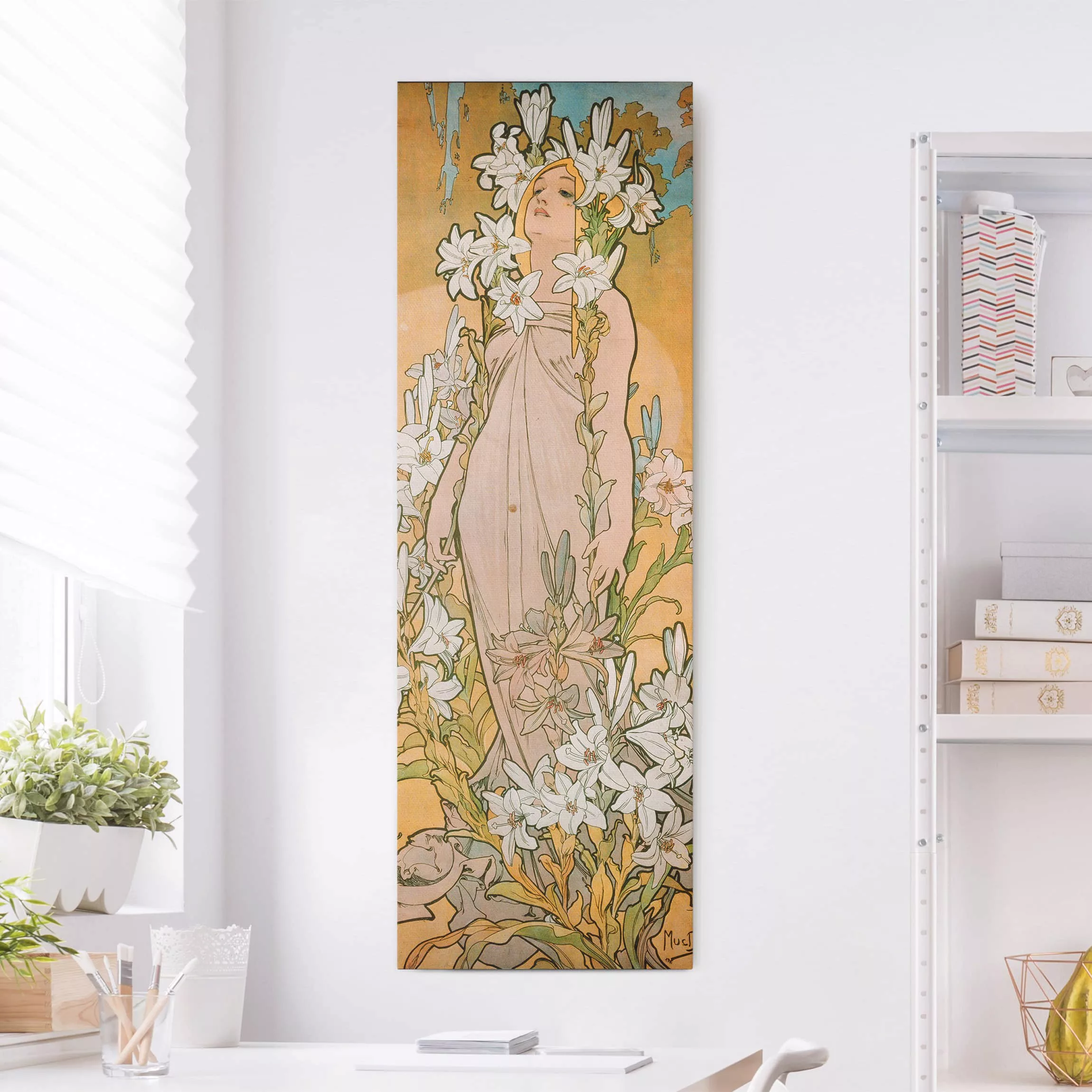Leinwandbild Blumen - Hochformat Alfons Mucha - Die Lilie günstig online kaufen