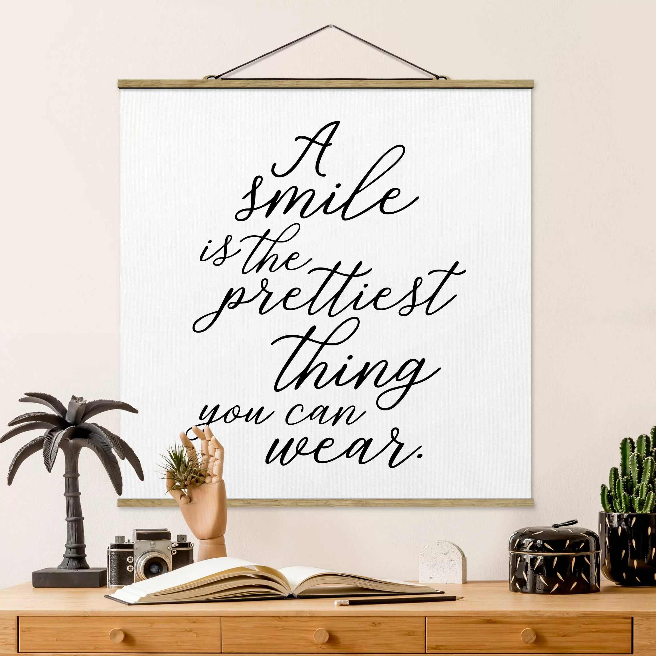 Stoffbild Spruch mit Posterleisten - Quadrat A smile is the prettiest thing günstig online kaufen